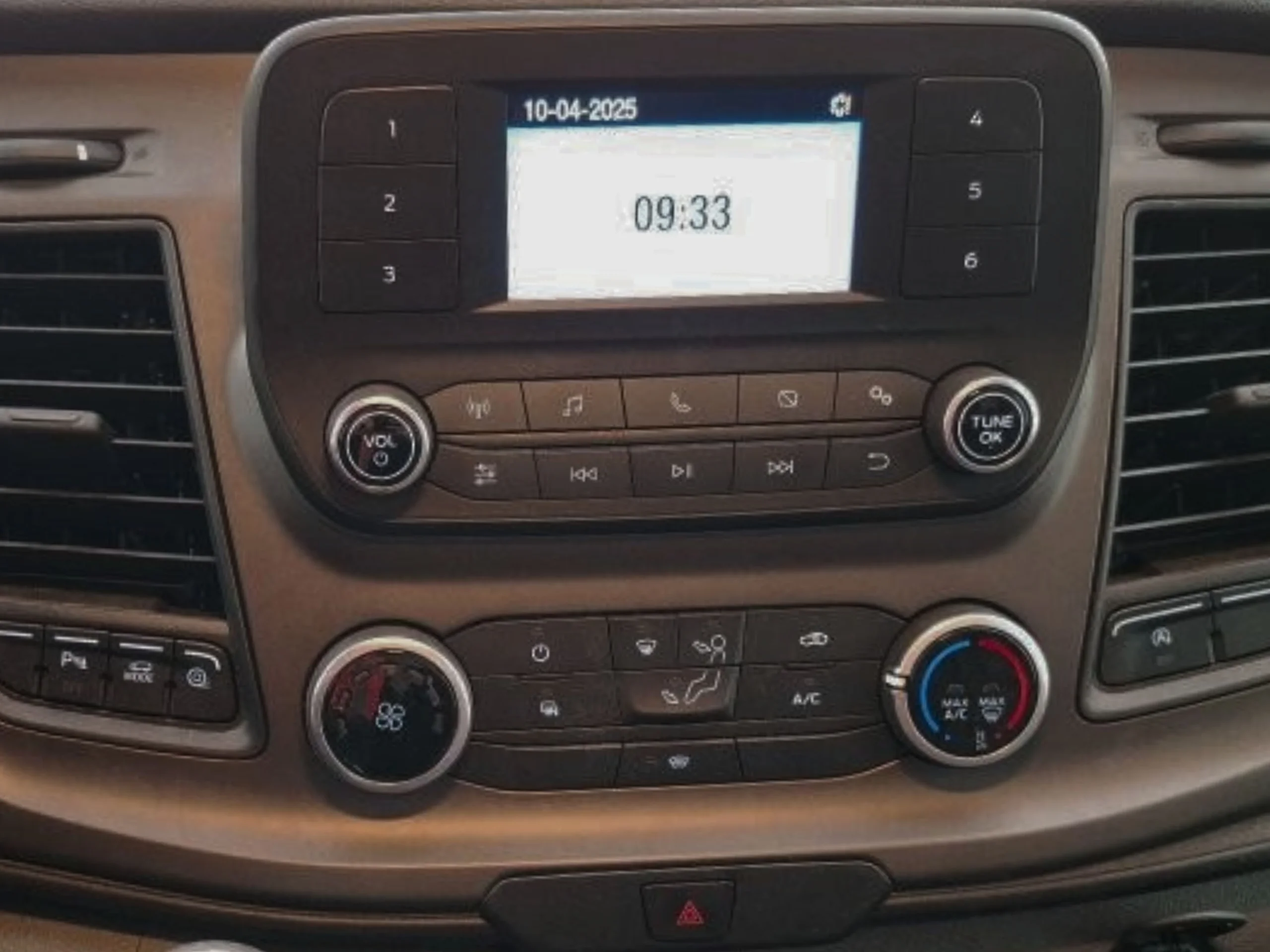 Ford Transit L2H2 130 CV Trend Business - Foto 13