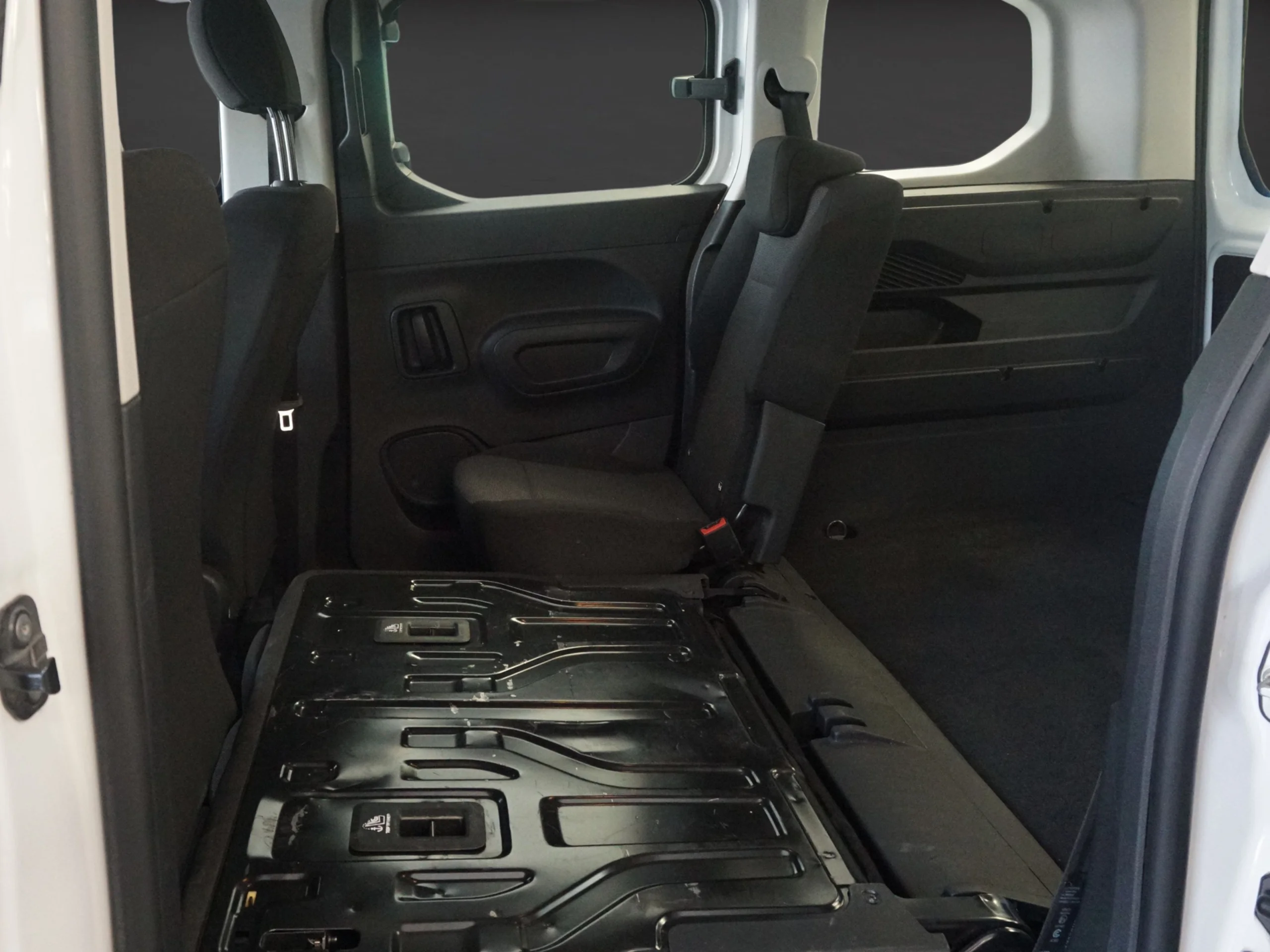 Peugeot Rifter Active Standard BlueHDi 102CV (2022) – Ocasión Revisada ¡Desde 289 €/mes sin entrada! - Foto 11