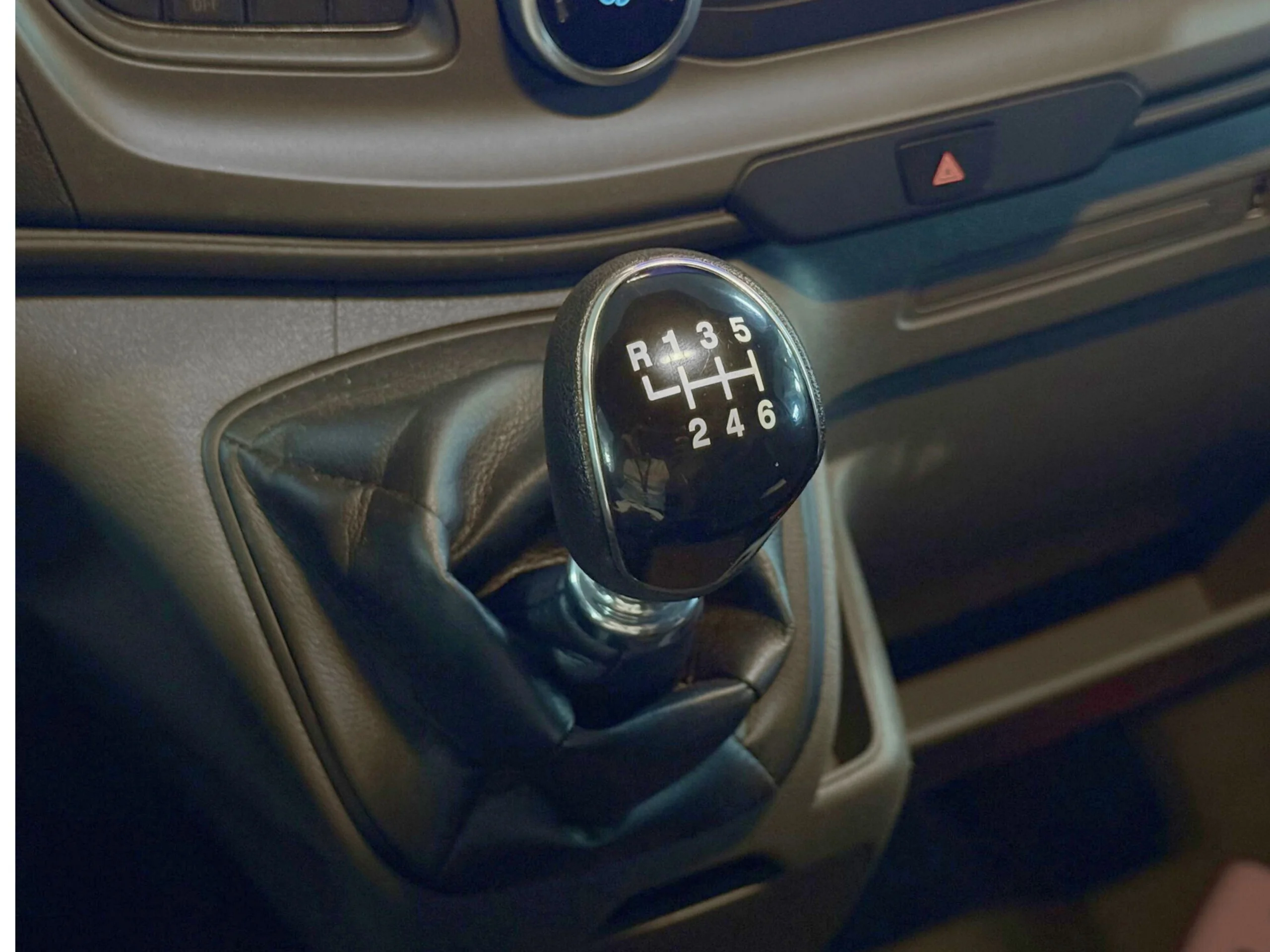 Ford Transit Carrozado L4 con Trampilla - Foto 9