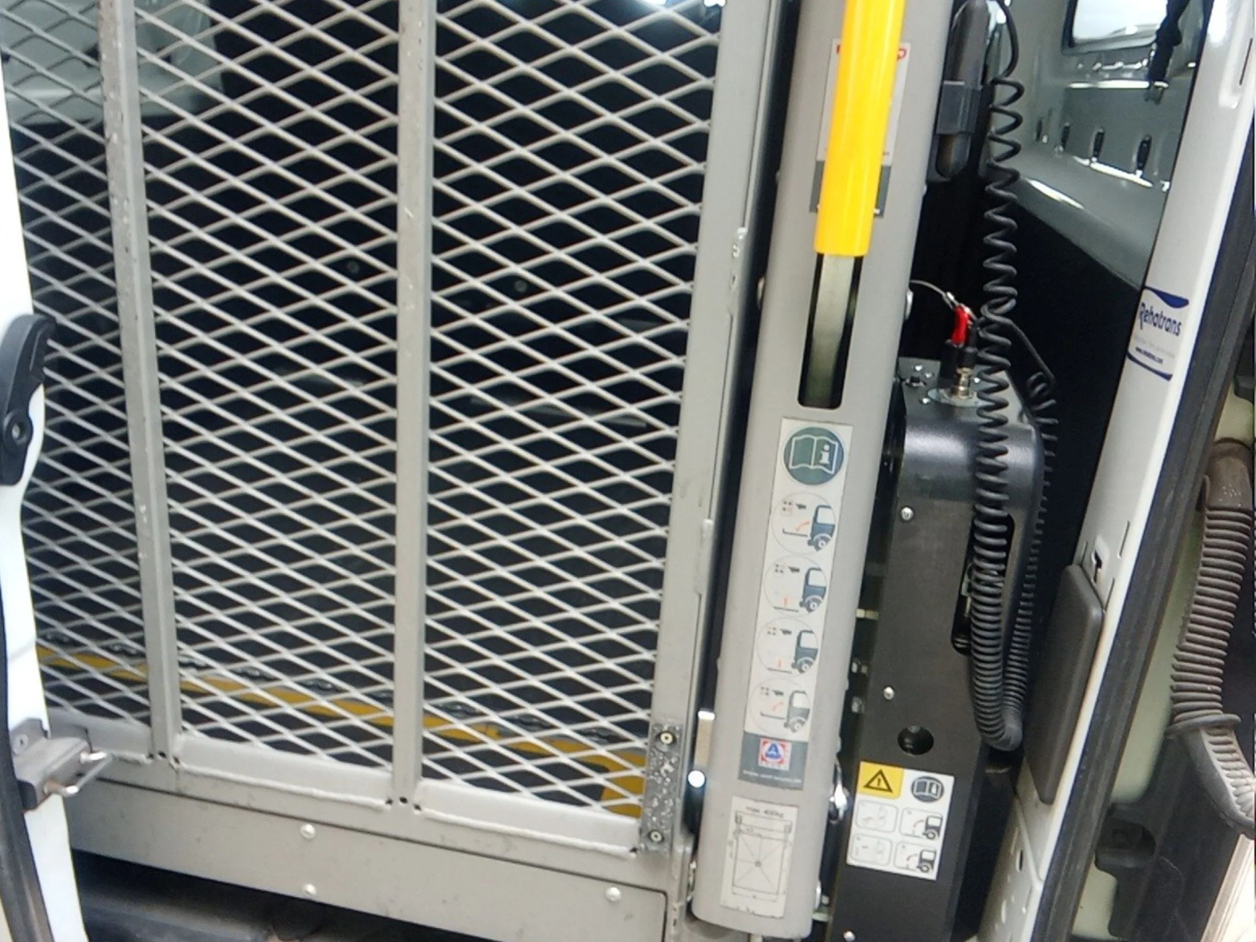 Ford Transit kombi L3H2 Adaptado PMR - Foto 5