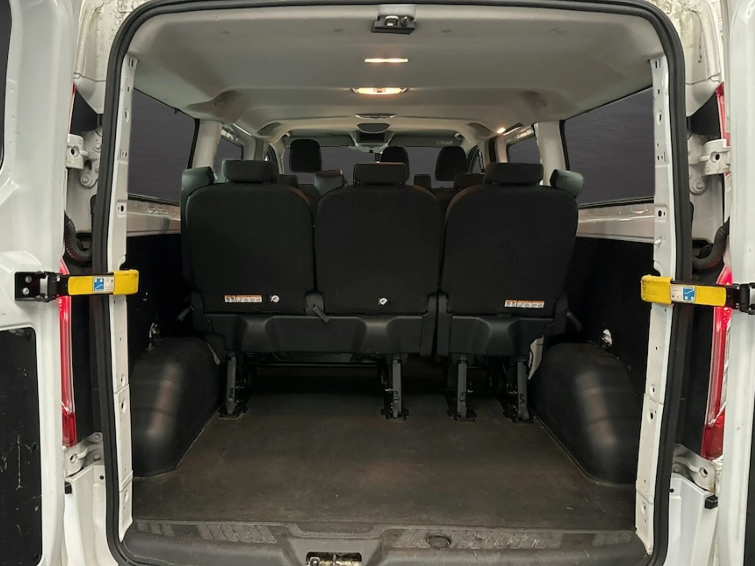 Ford Transit Custom Kombi 9 L2H1 Trend 2.0 130CV - Foto 6