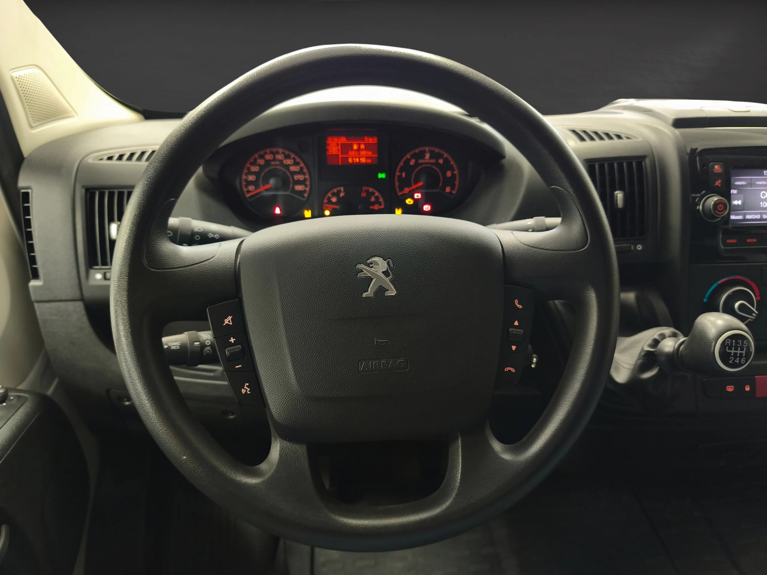 Peugeot Boxer  L4H3 Asphalt 140CV | Panelado y 15,9m³ - Foto 9