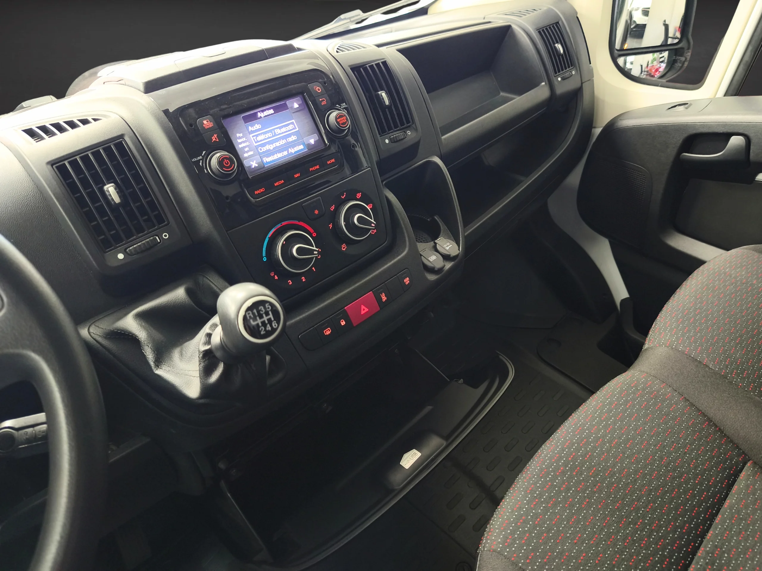 Peugeot Boxer  L4H3 Asphalt 140CV | Panelado y 15,9m³ - Foto 19