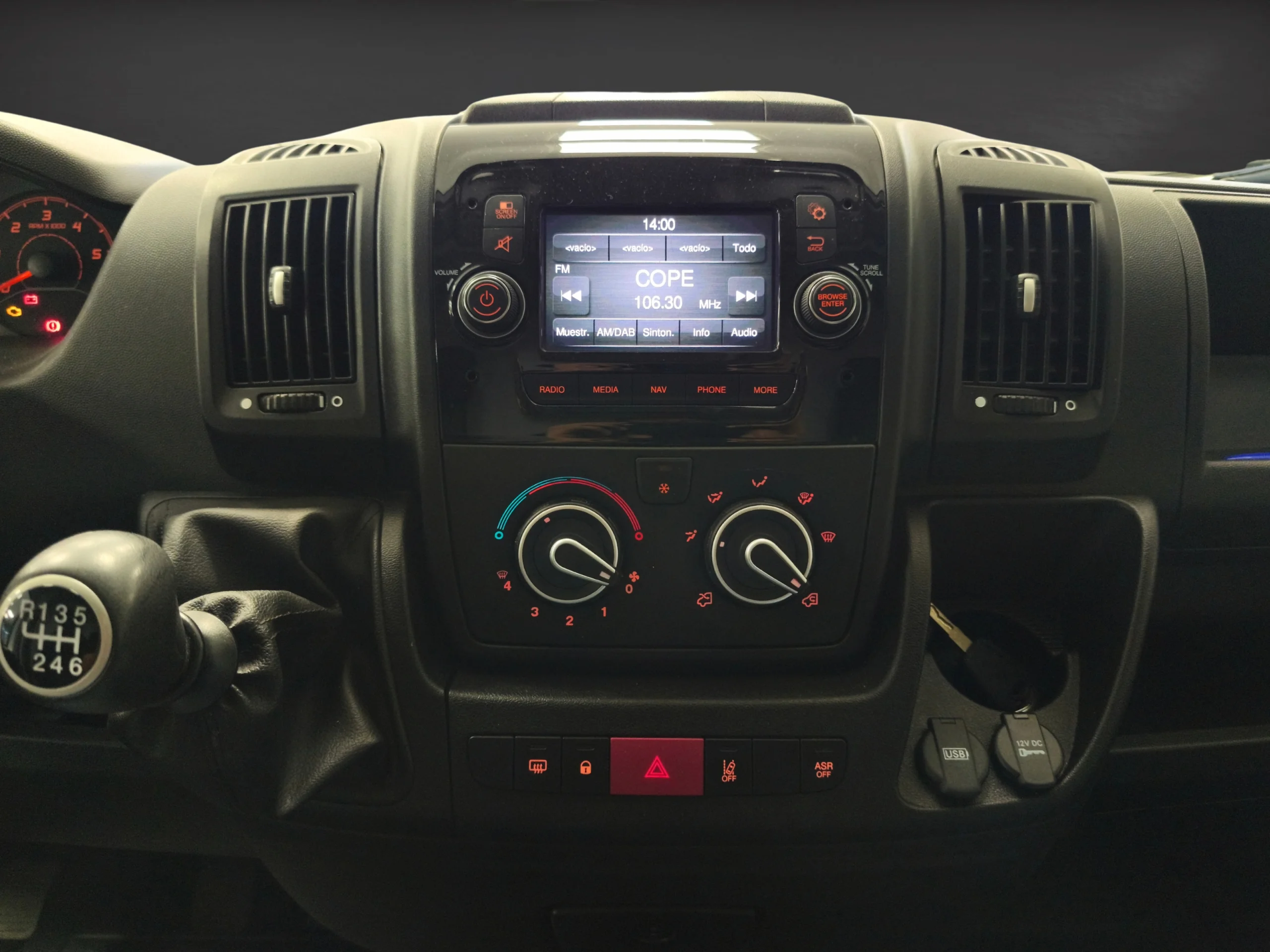Peugeot Boxer  L4H3 Asphalt 140CV | Panelado y 15,9m³ - Foto 20