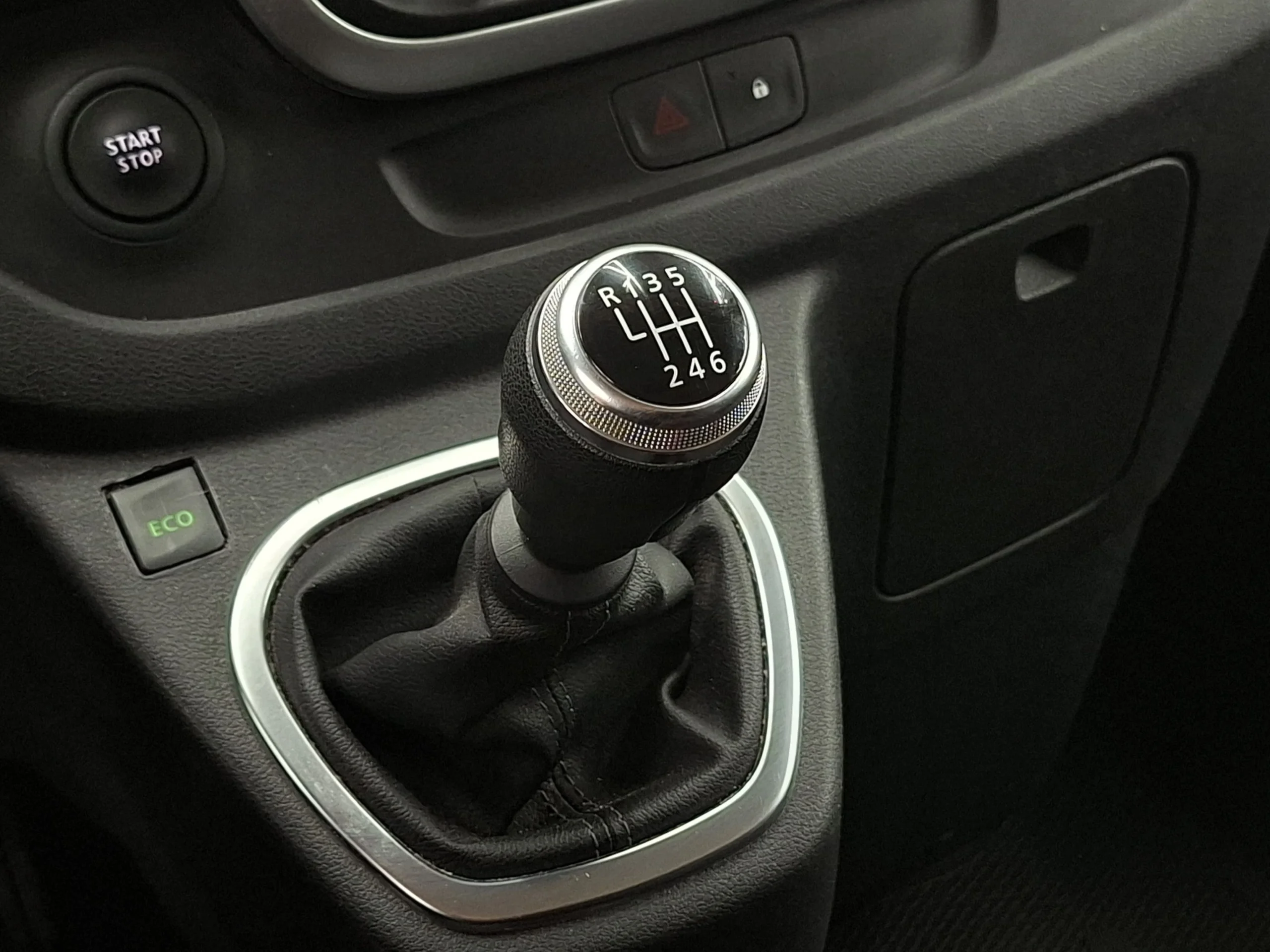 Nissan NV300 L1H1 120 CV - Foto 17
