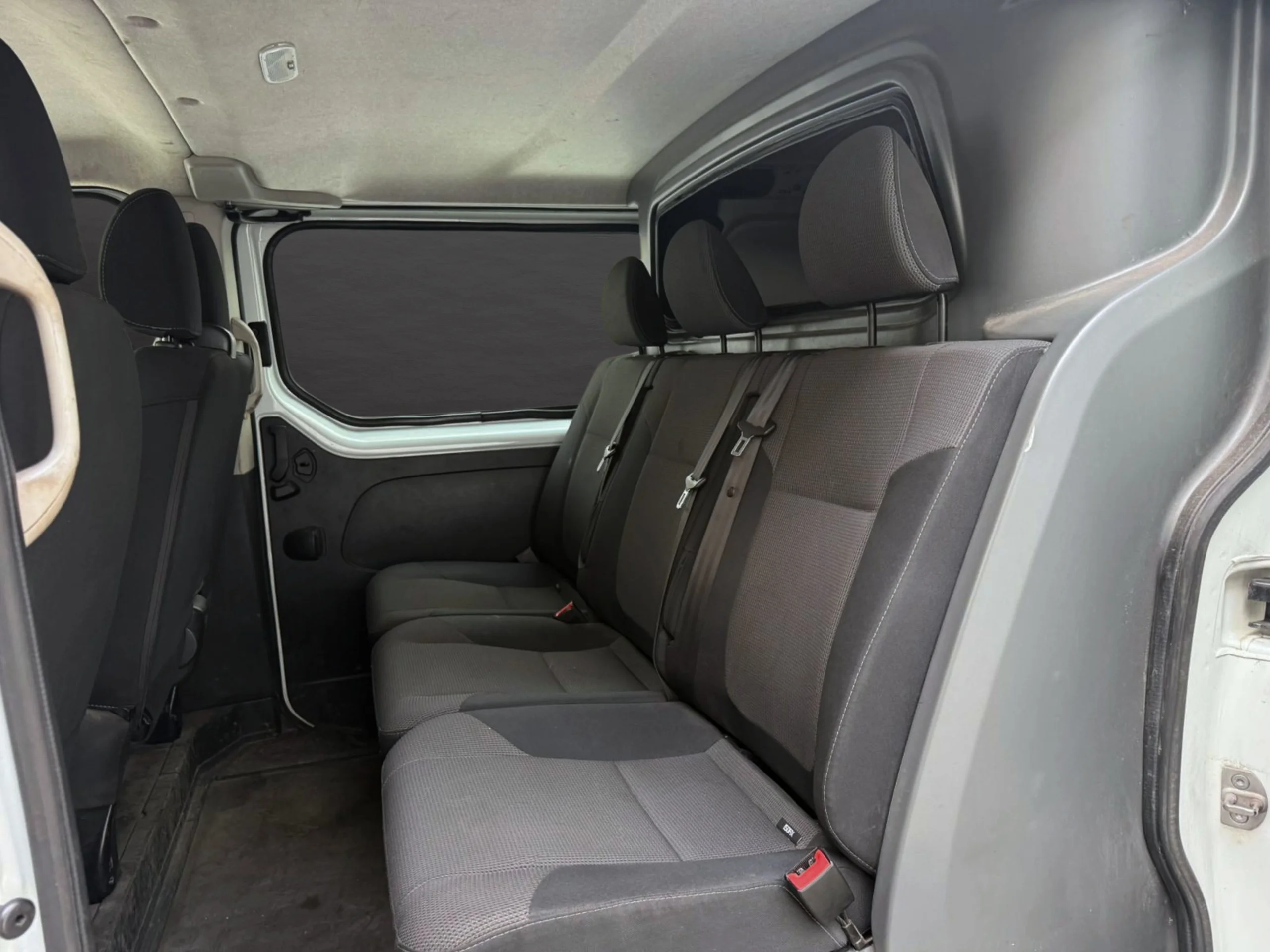 Renault Trafic Doble cabina 6 Plazas con separador de carga L2H1 - Foto 11