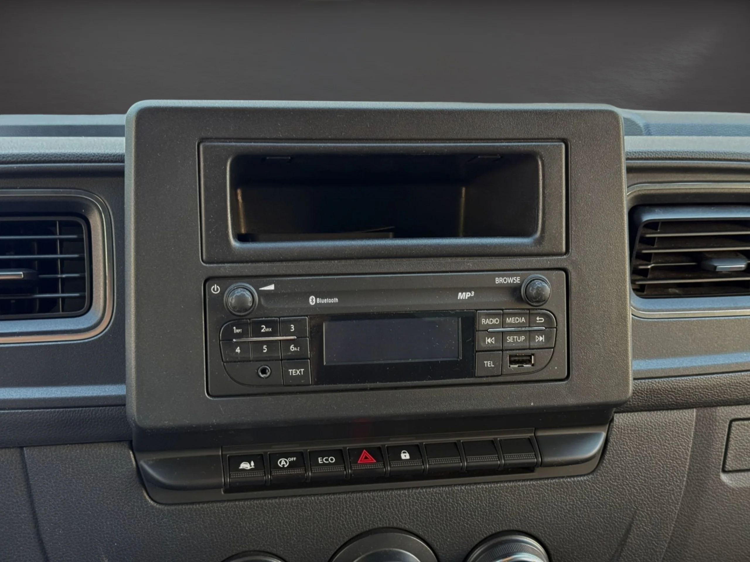 Renault Master L4H2 145 CV Doble Rueda trasera + Doble puerta - Foto 9