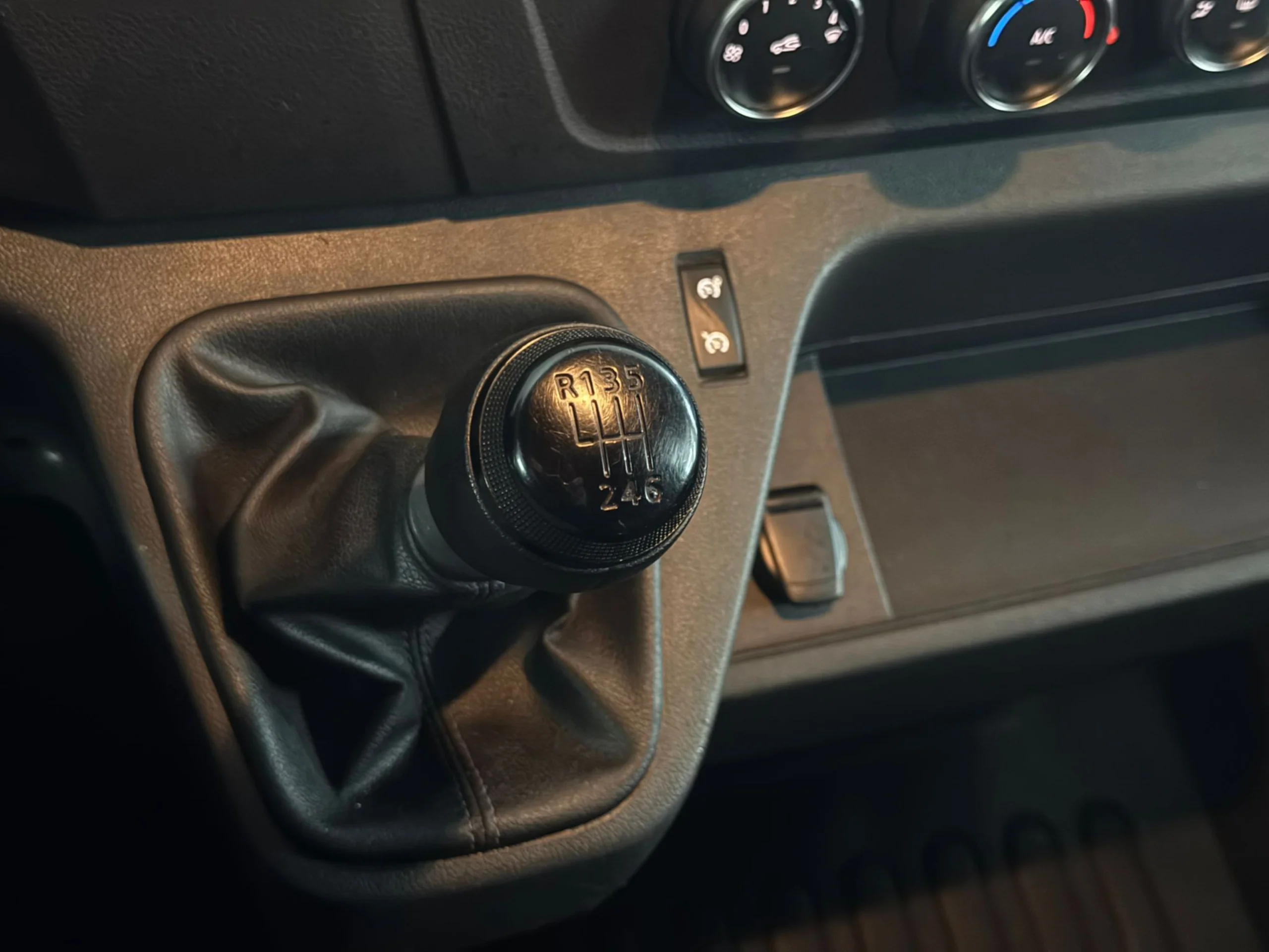 Renault Master L4H2 145 CV Doble Rueda trasera + Doble puerta - Foto 14