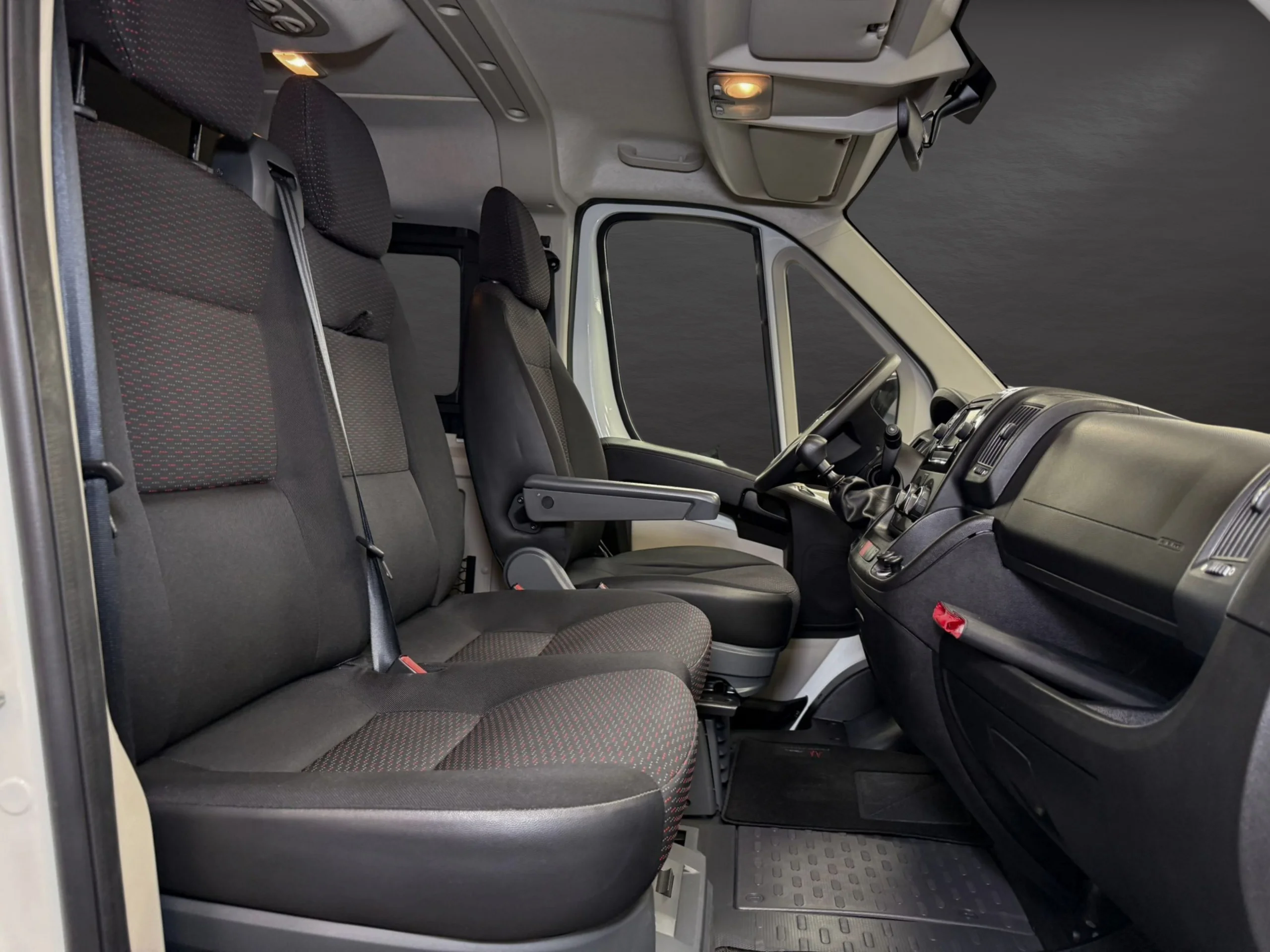 Peugeot Boxer Combi 6/9 Plazas L1H1 S&S 130 CV - Foto 10