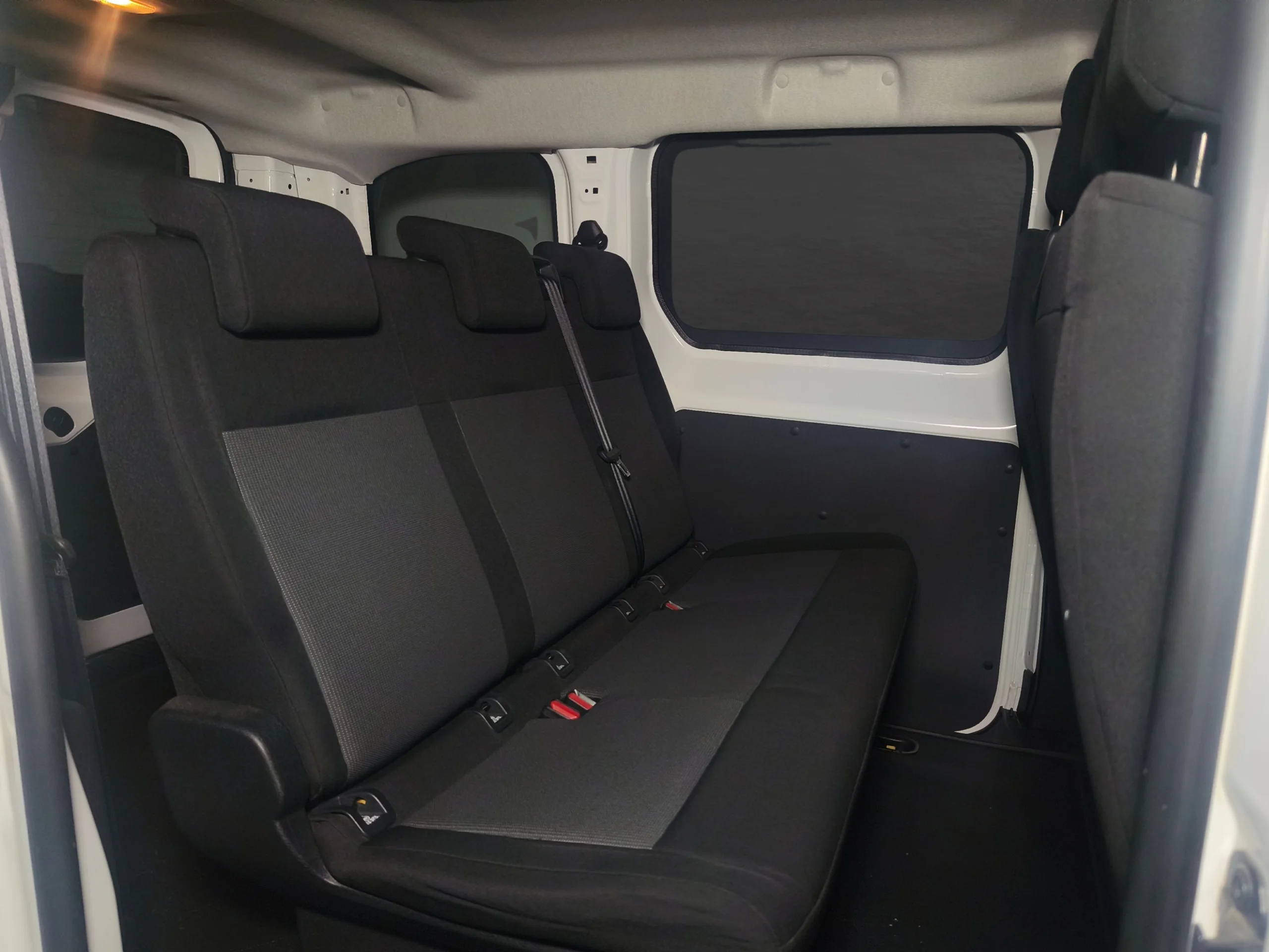 Peugeot Expert Combi 6 Plazas | Oportunidad de Reestreno con Solo 10.900 km | Desde 387 € al mes - Foto 12