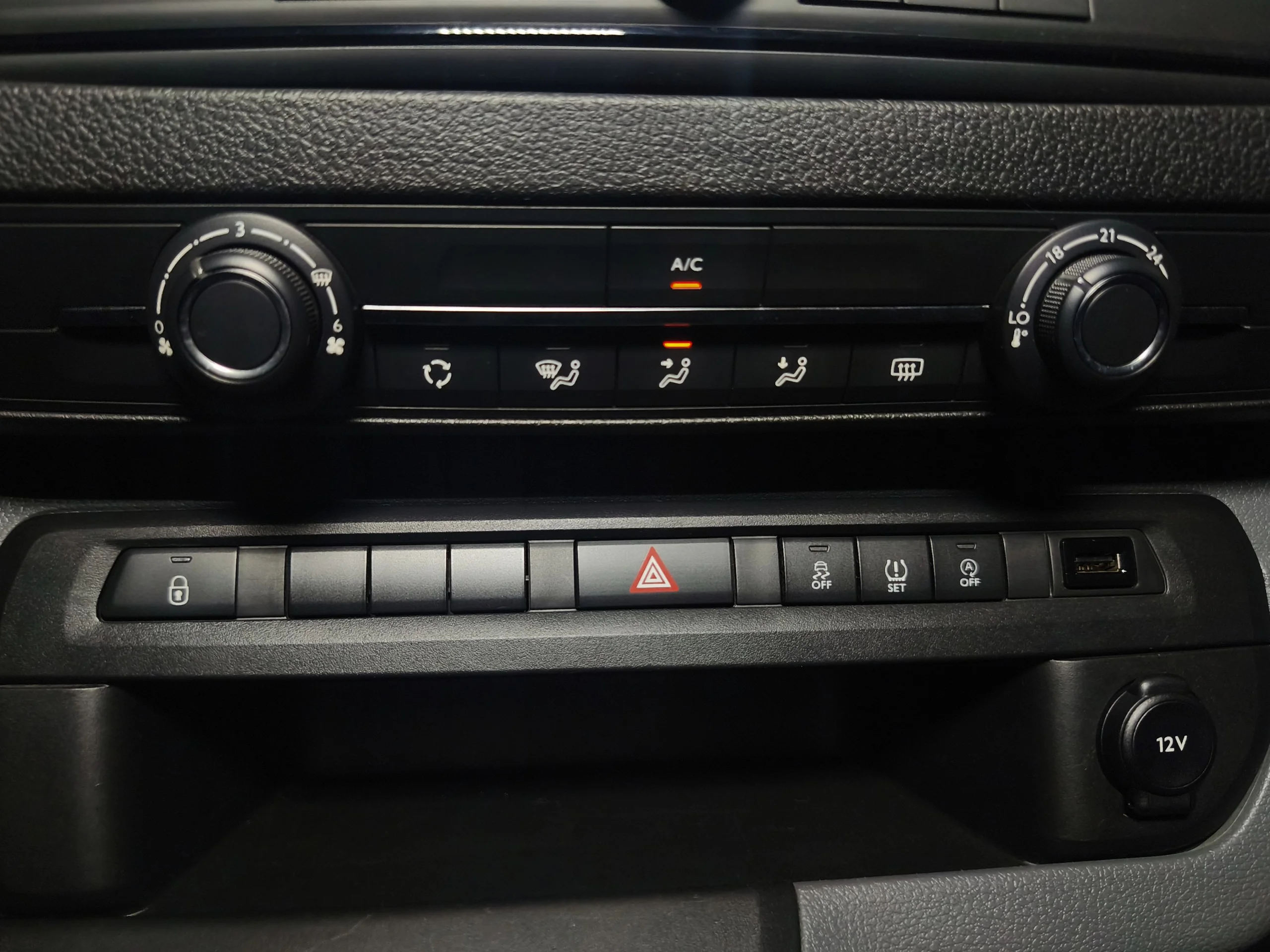 Peugeot Expert Combi 6 Plazas | Oportunidad de Reestreno con Solo 10.900 km | Desde 387 € al mes - Foto 23