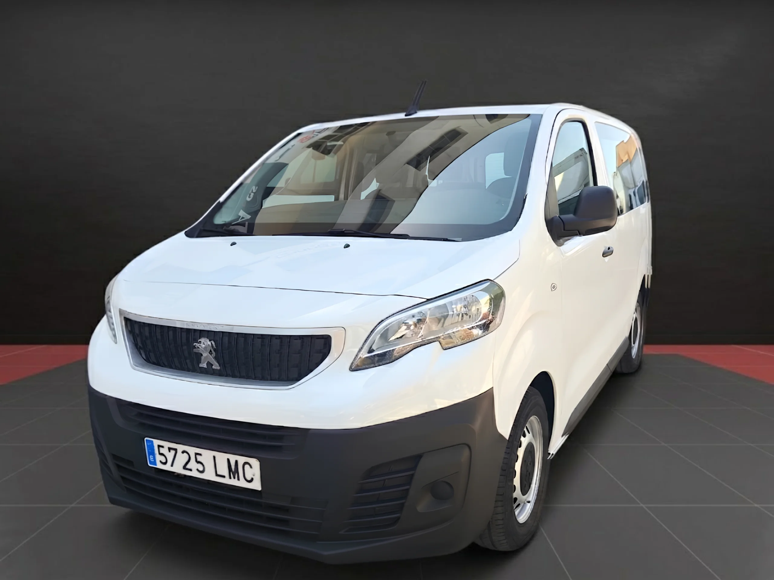Peugeot Expert Combi 6 Plazas | Oportunidad de Reestreno con Solo 10.900 km | Desde 387 € al mes - Foto 1