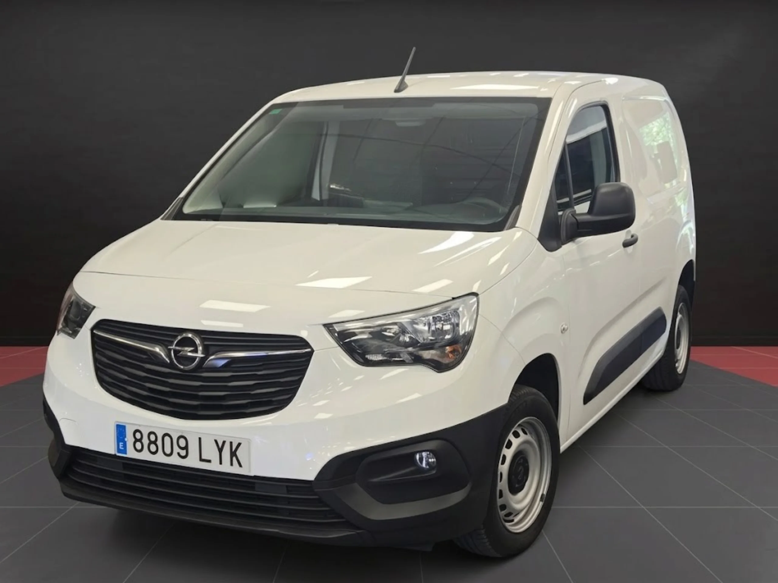Opel Combo Furgón L1H1 | Solo 93.300 km | Desde 225€/mes - Foto 1