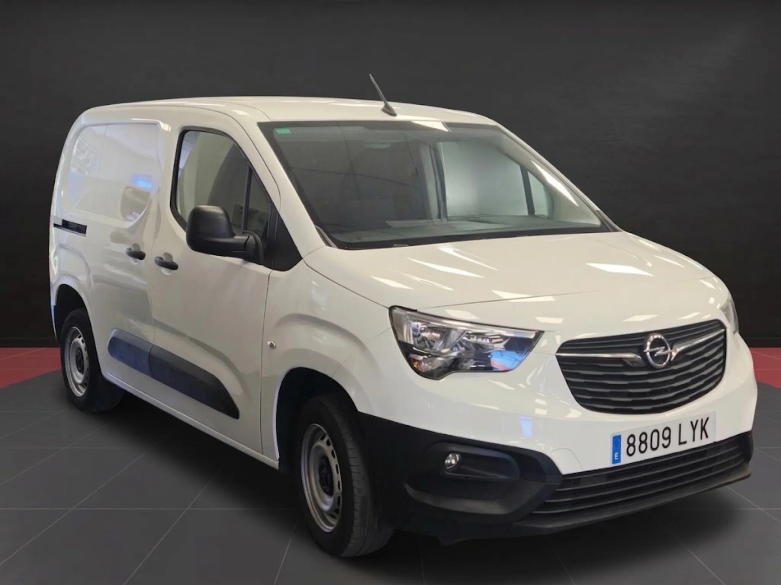 Opel Combo Furgón L1H1 | Solo 93.300 km | Desde 225€/mes - Foto 4