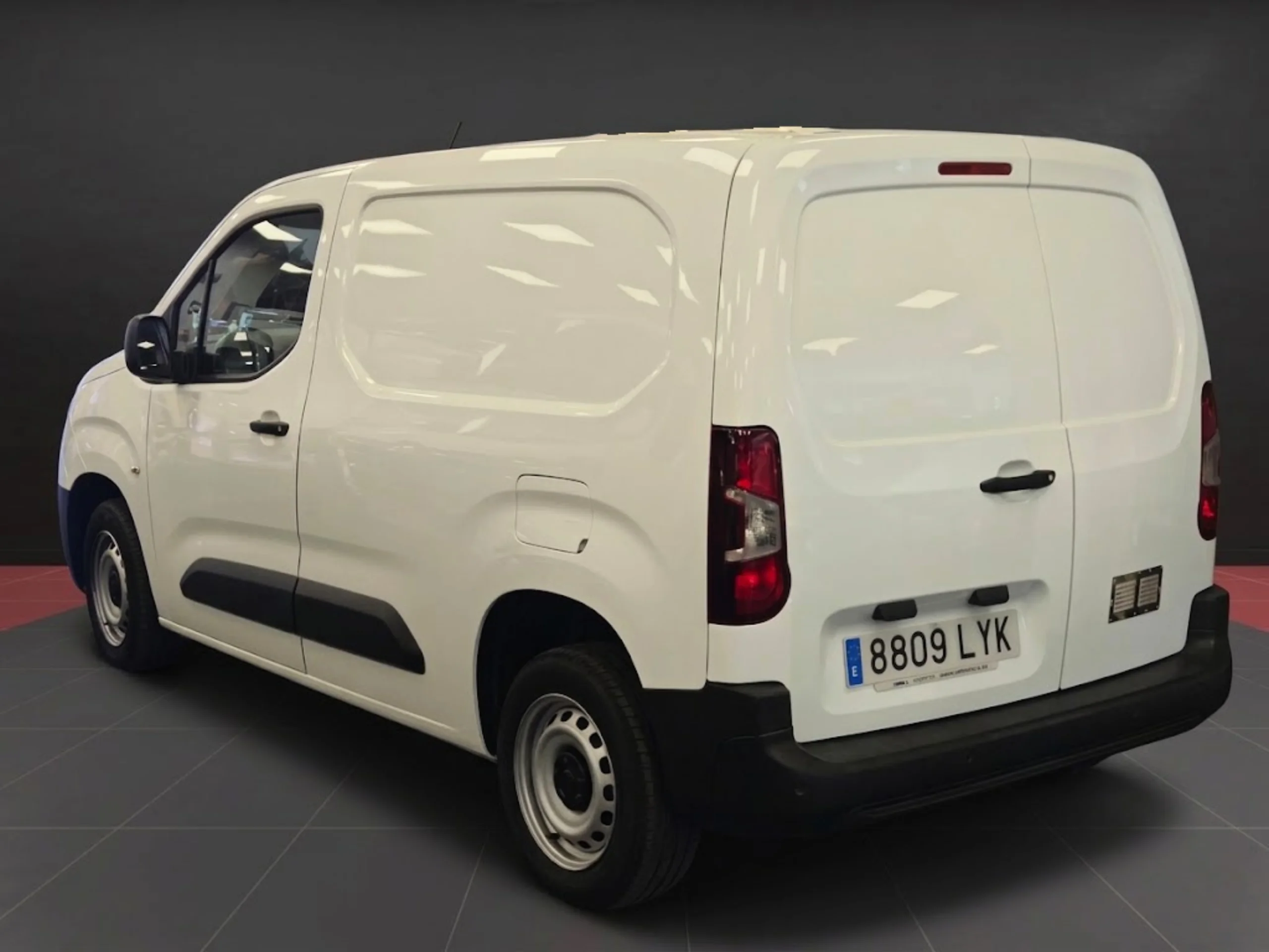 Opel Combo Furgón L1H1 | Solo 93.300 km | Desde 225€/mes - Foto 7