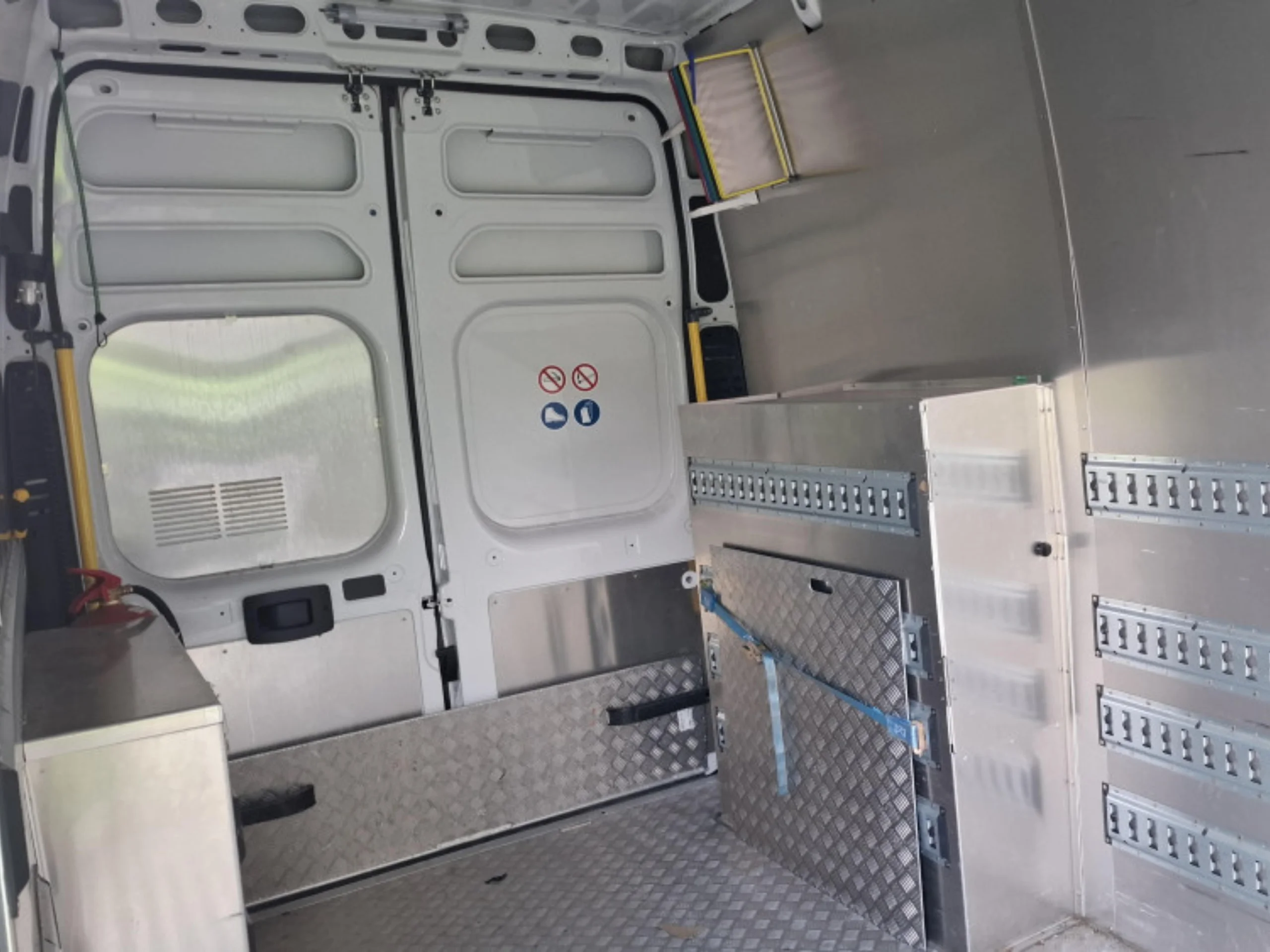 Peugeot Boxer L3H3 140CV Con trampilla elevadora Dhollandia  - Foto 8