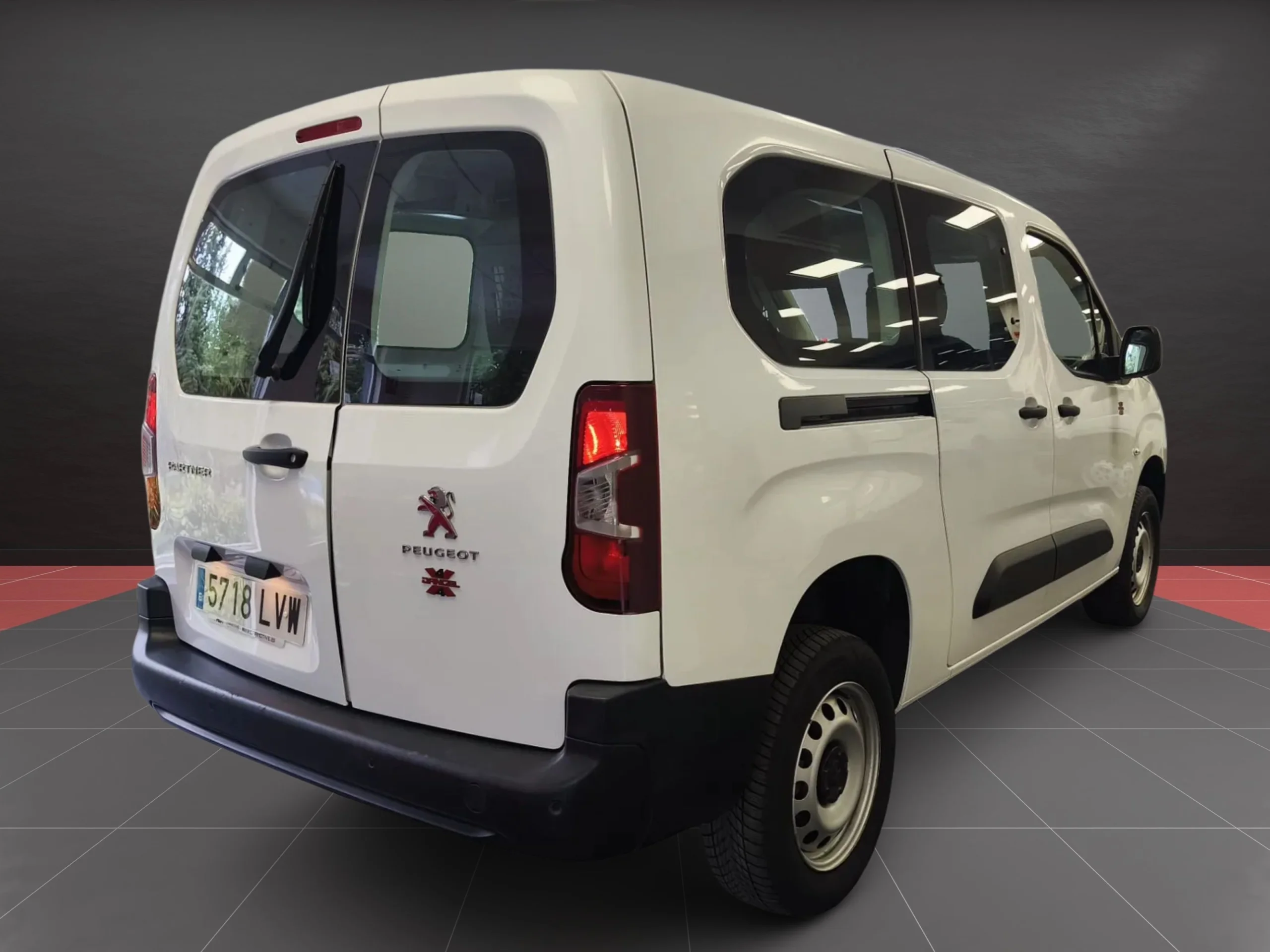 Peugeot Partner Doble cabina L2 Combi 5 plazas 4X4 130CV - Foto 5