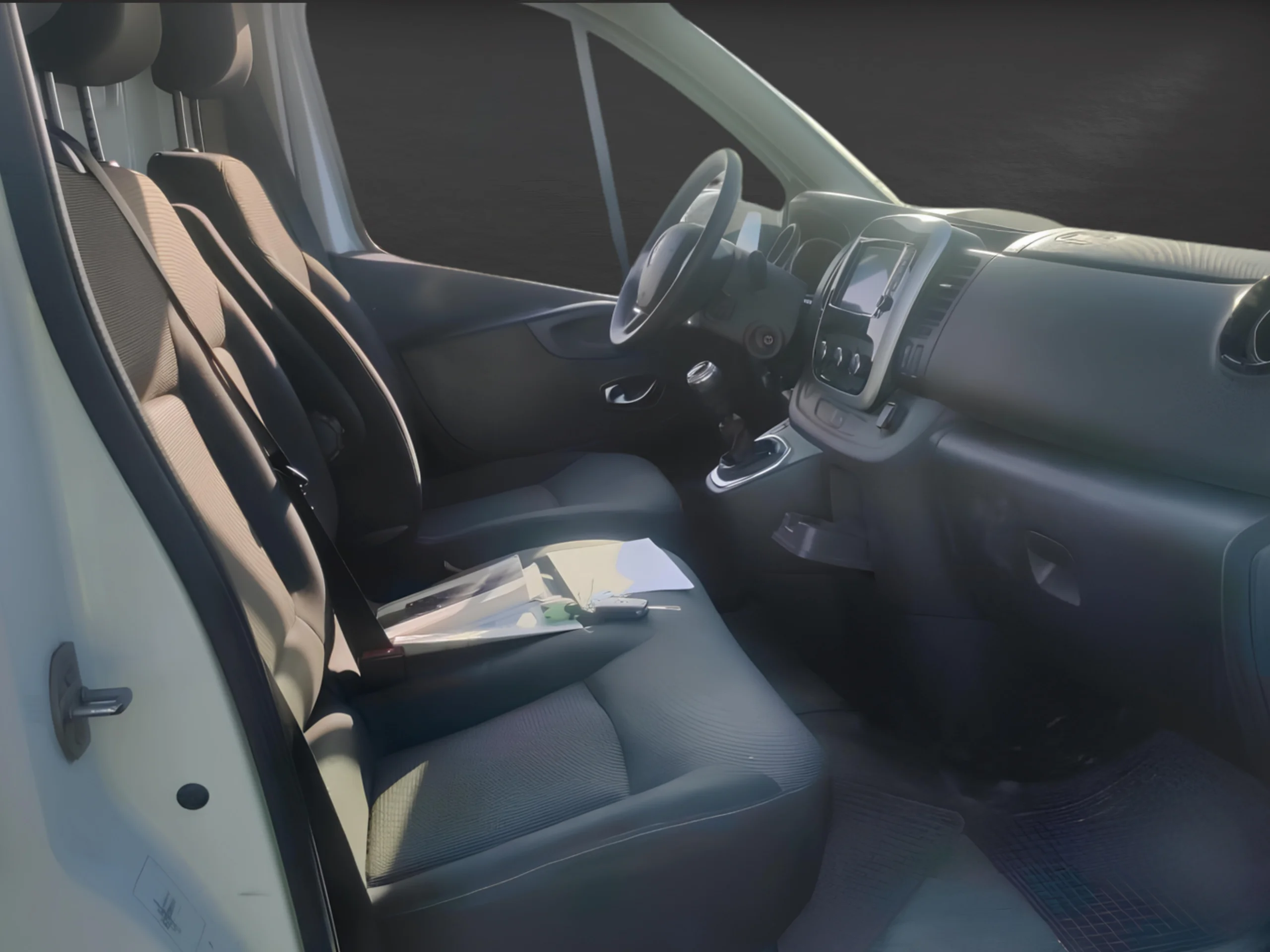 Renault Trafic Furgón L1H2 2.0 145CV | Altura Sobreelevada | Desde 335 € al mes - Foto 9