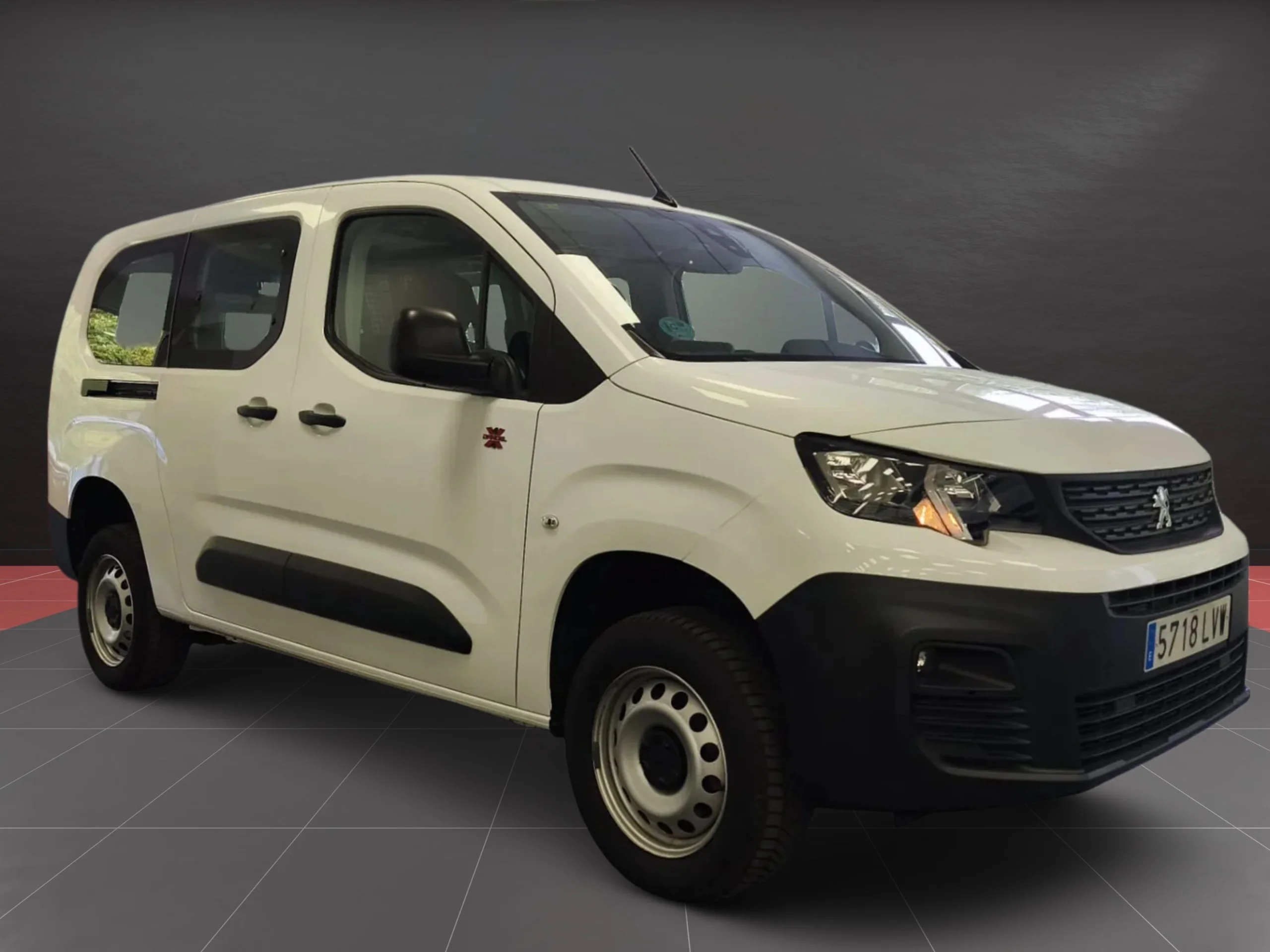 Peugeot Partner Doble cabina L2 Combi 5 plazas 4X4 130CV - Foto 4