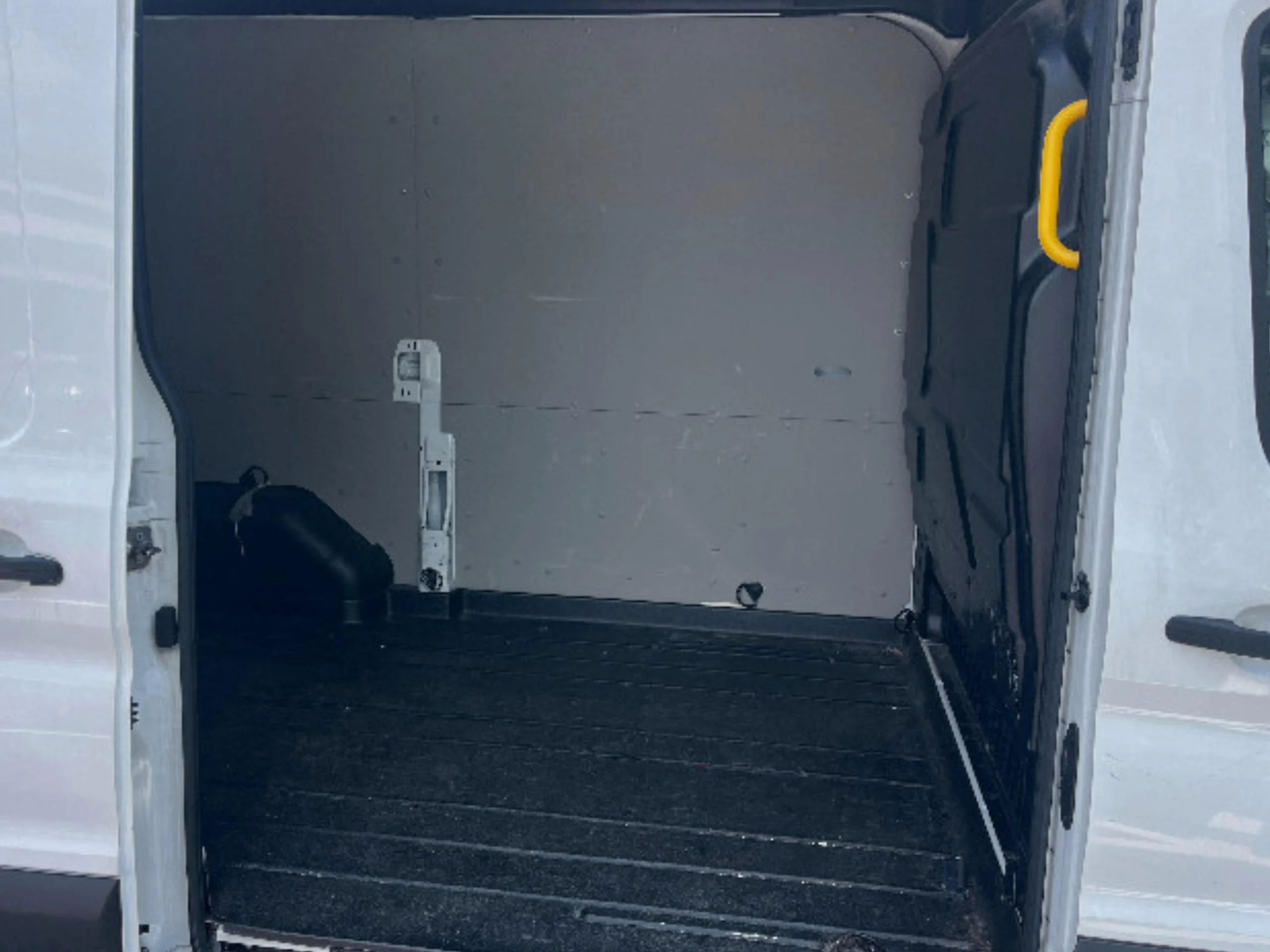 Ford Transit L2H2 130CV MHEV (2022) – Furgón Diésel con Etiqueta ECO para Reparto Nacional - Foto 6
