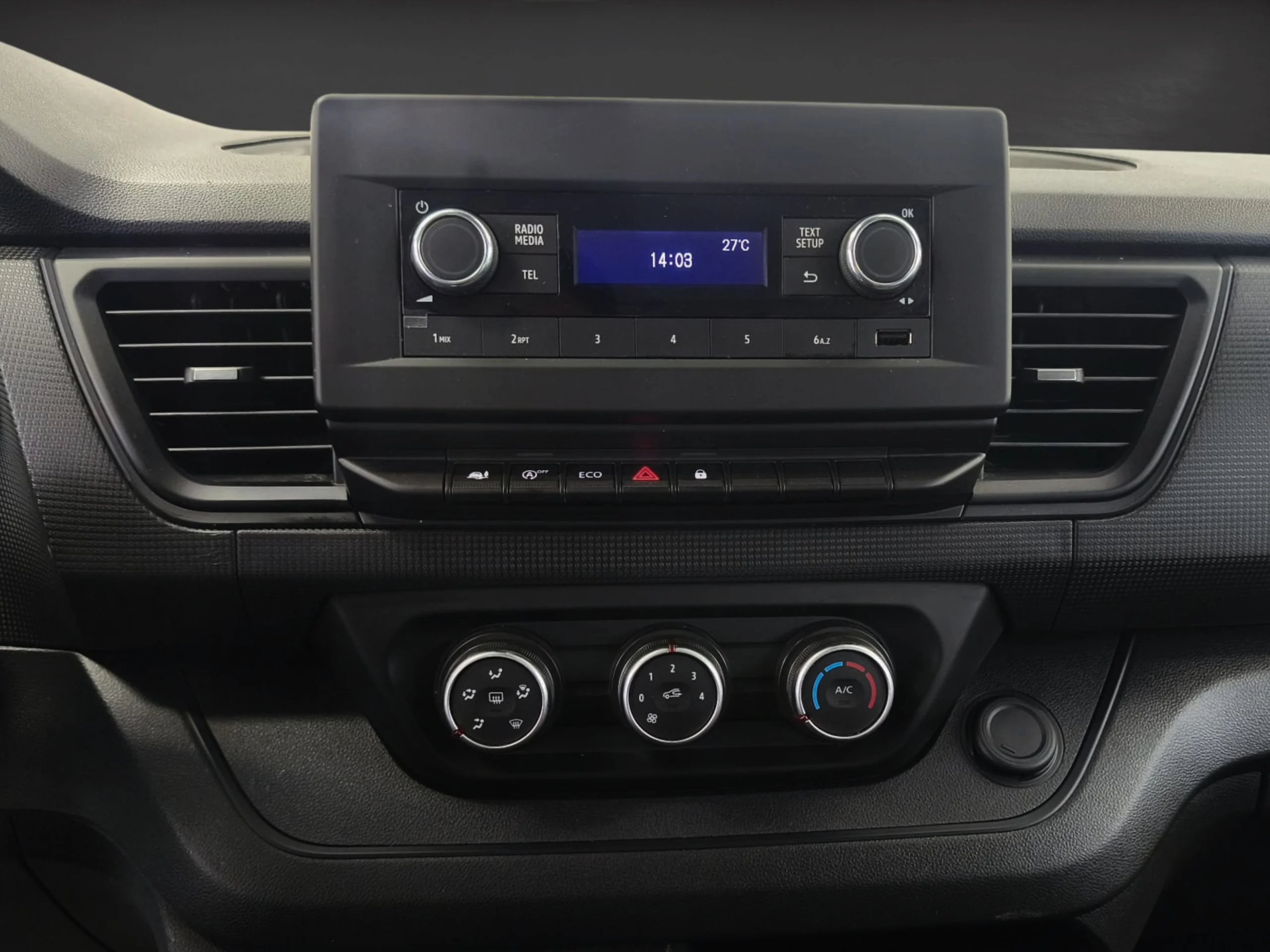 Renault Trafic Doble cabina 6 Plazas con separador de carga LH1 150CV - Foto 17