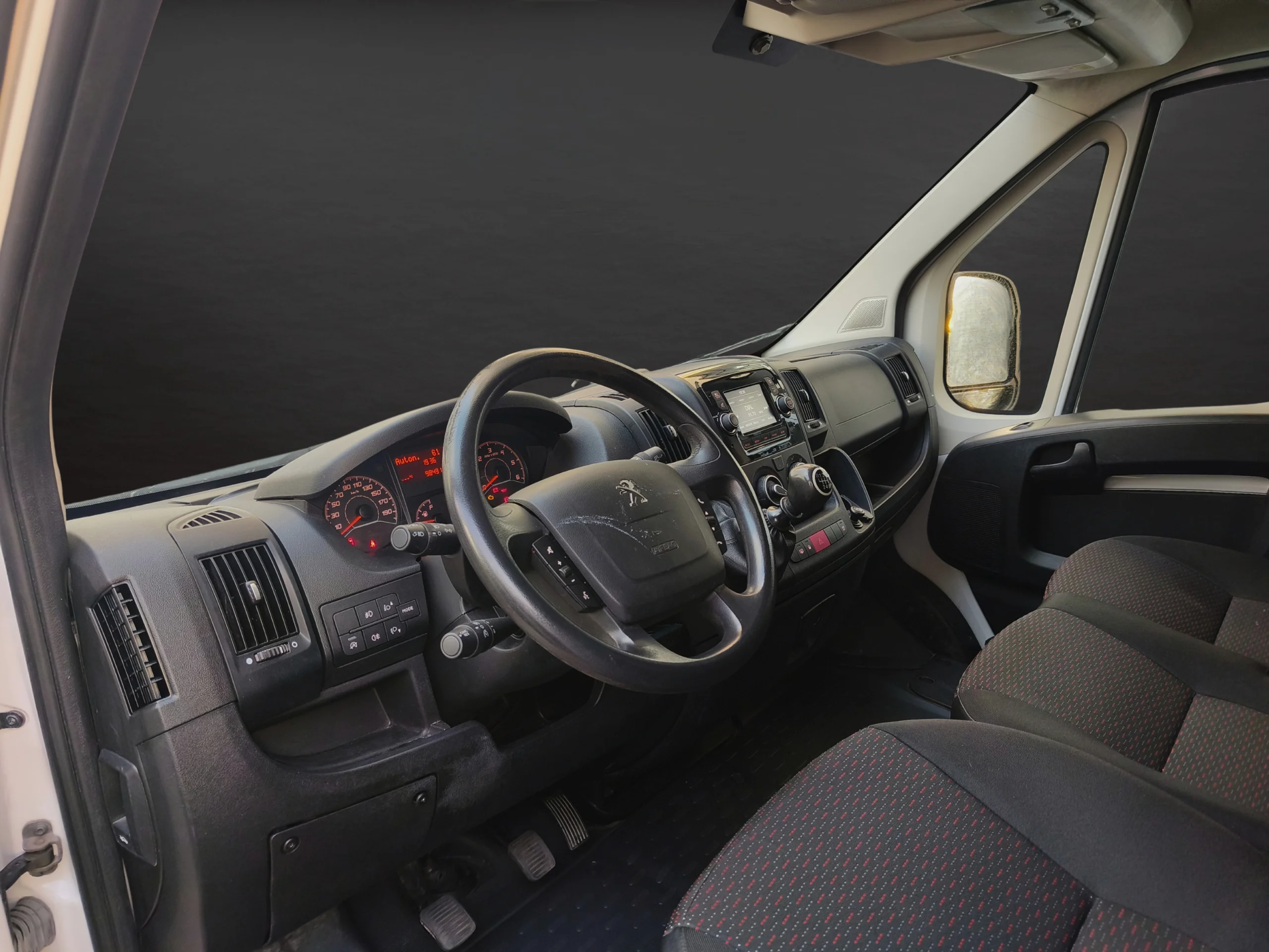 Peugeot Boxer L3H2 Premium 2.2 BlueHDi | Equipamiento Superior y Capacidad Total | Desde 359 € al mes - Foto 8