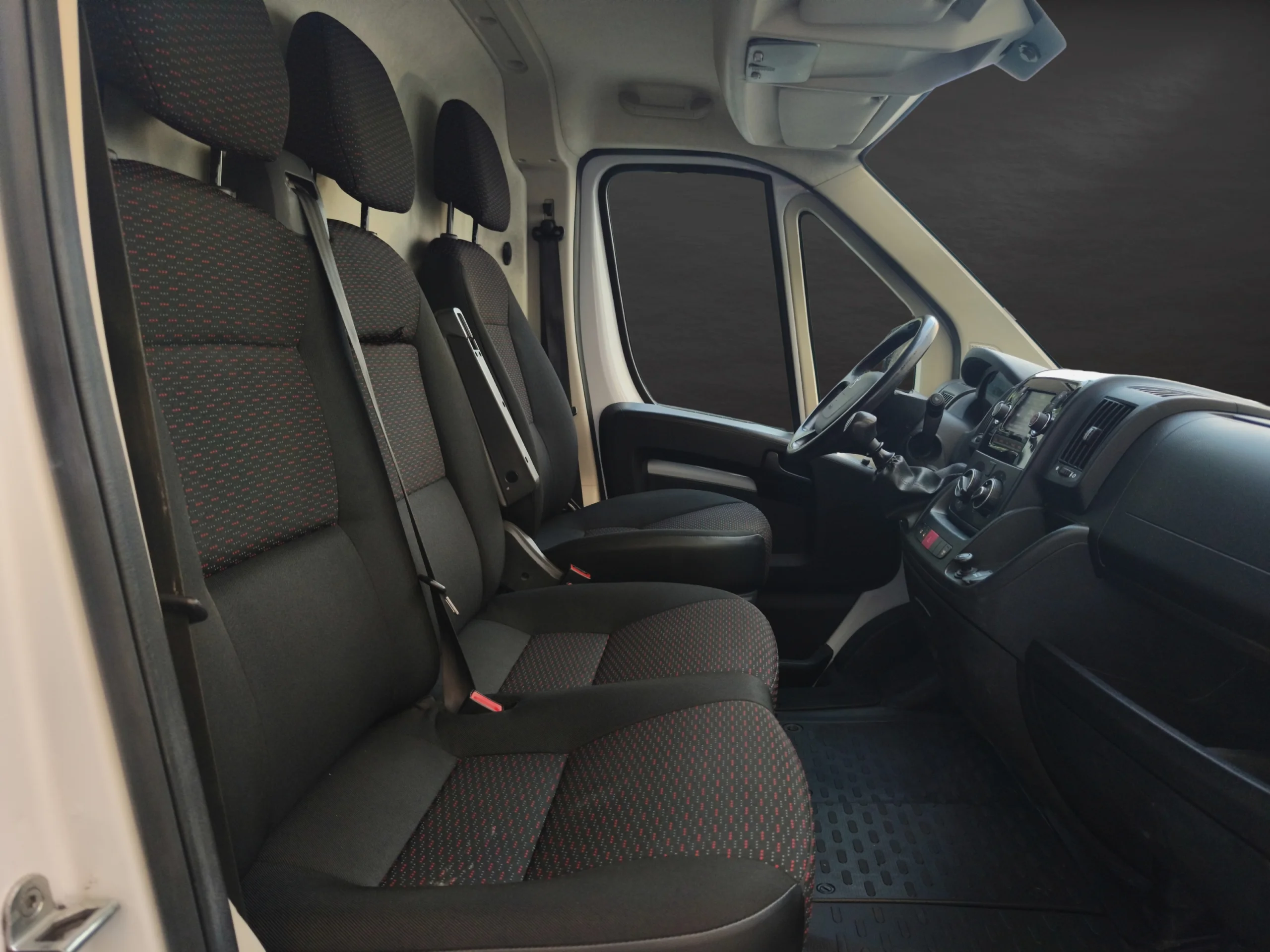 Peugeot Boxer L3H2 Premium 2.2 BlueHDi | Equipamiento Superior y Capacidad Total | Desde 359 € al mes - Foto 10