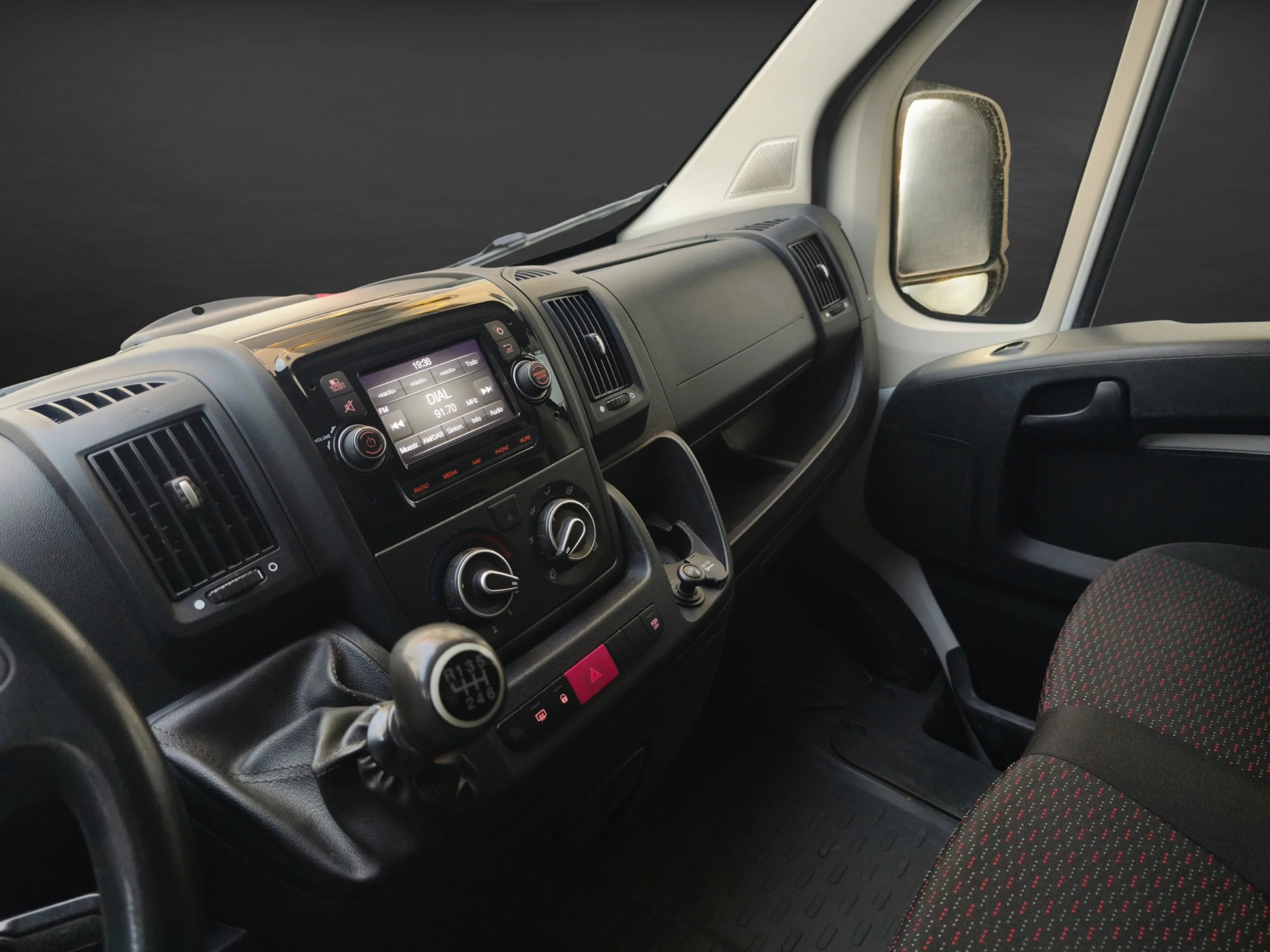 Peugeot Boxer L3H2 Premium 2.2 BlueHDi | Equipamiento Superior y Capacidad Total | Desde 359 € al mes - Foto 20