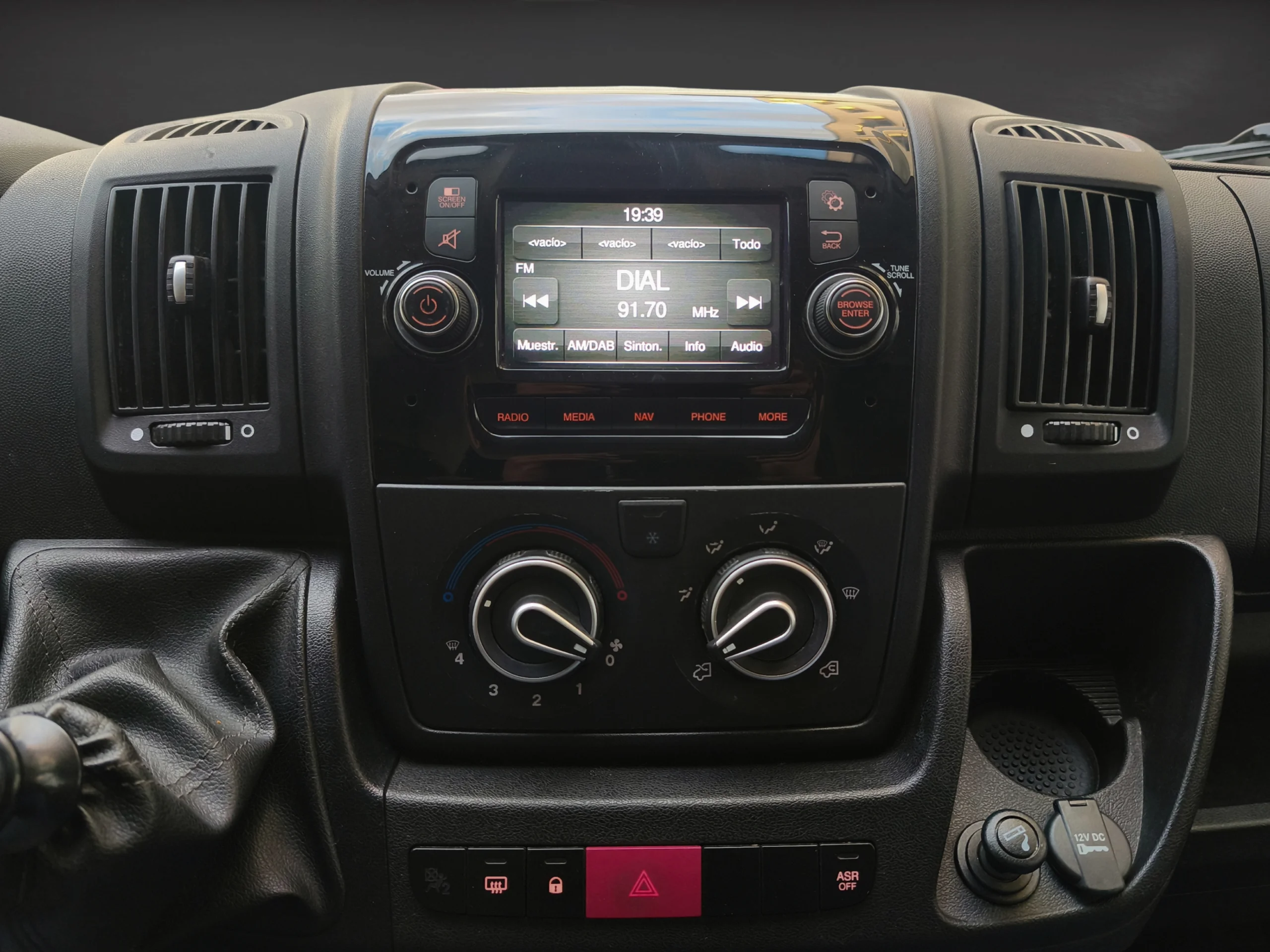 Peugeot Boxer L3H2 Premium 2.2 BlueHDi | Equipamiento Superior y Capacidad Total | Desde 359 € al mes - Foto 21