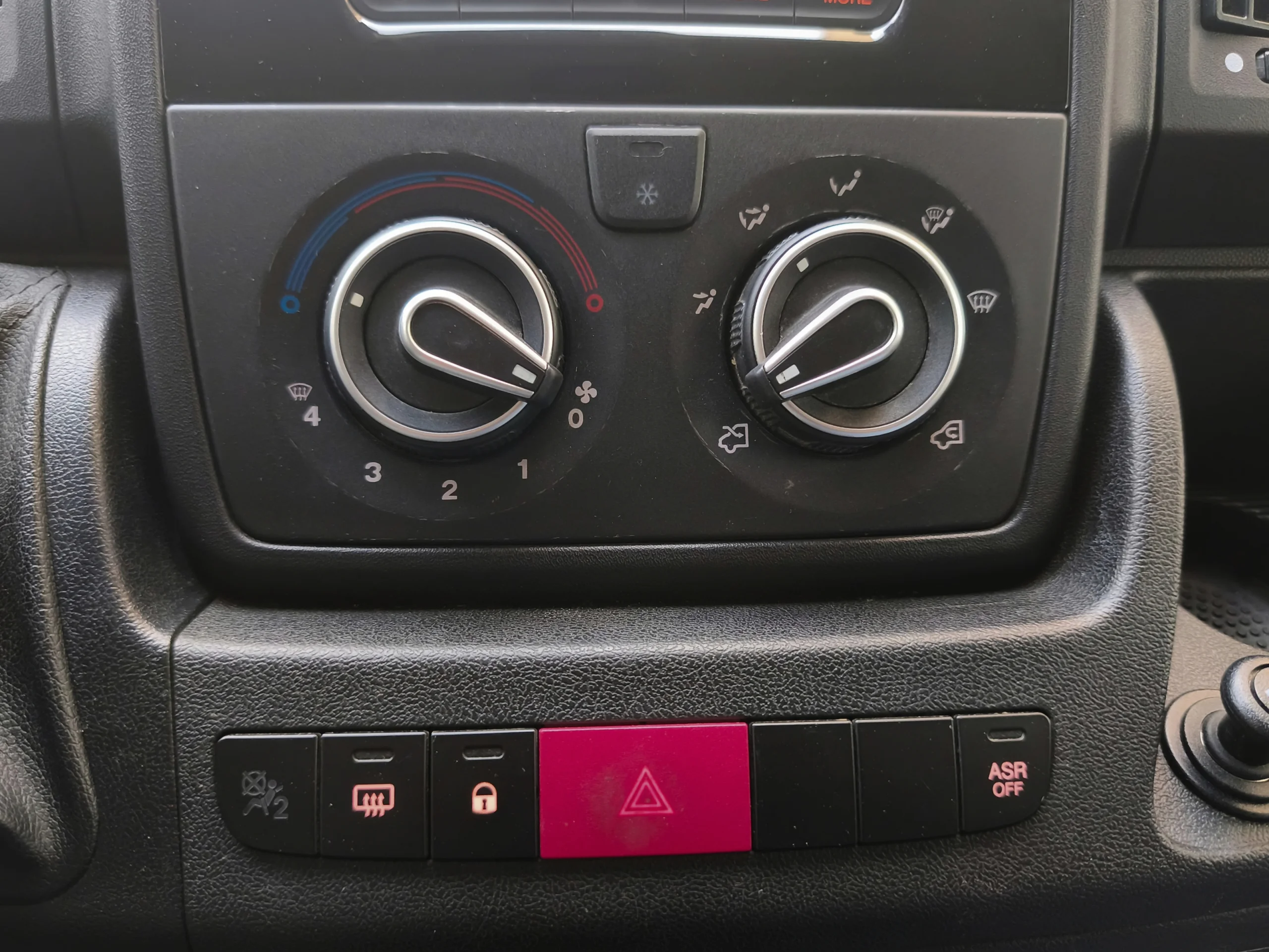 Peugeot Boxer L3H2 Premium 2.2 BlueHDi | Equipamiento Superior y Capacidad Total | Desde 359 € al mes - Foto 24