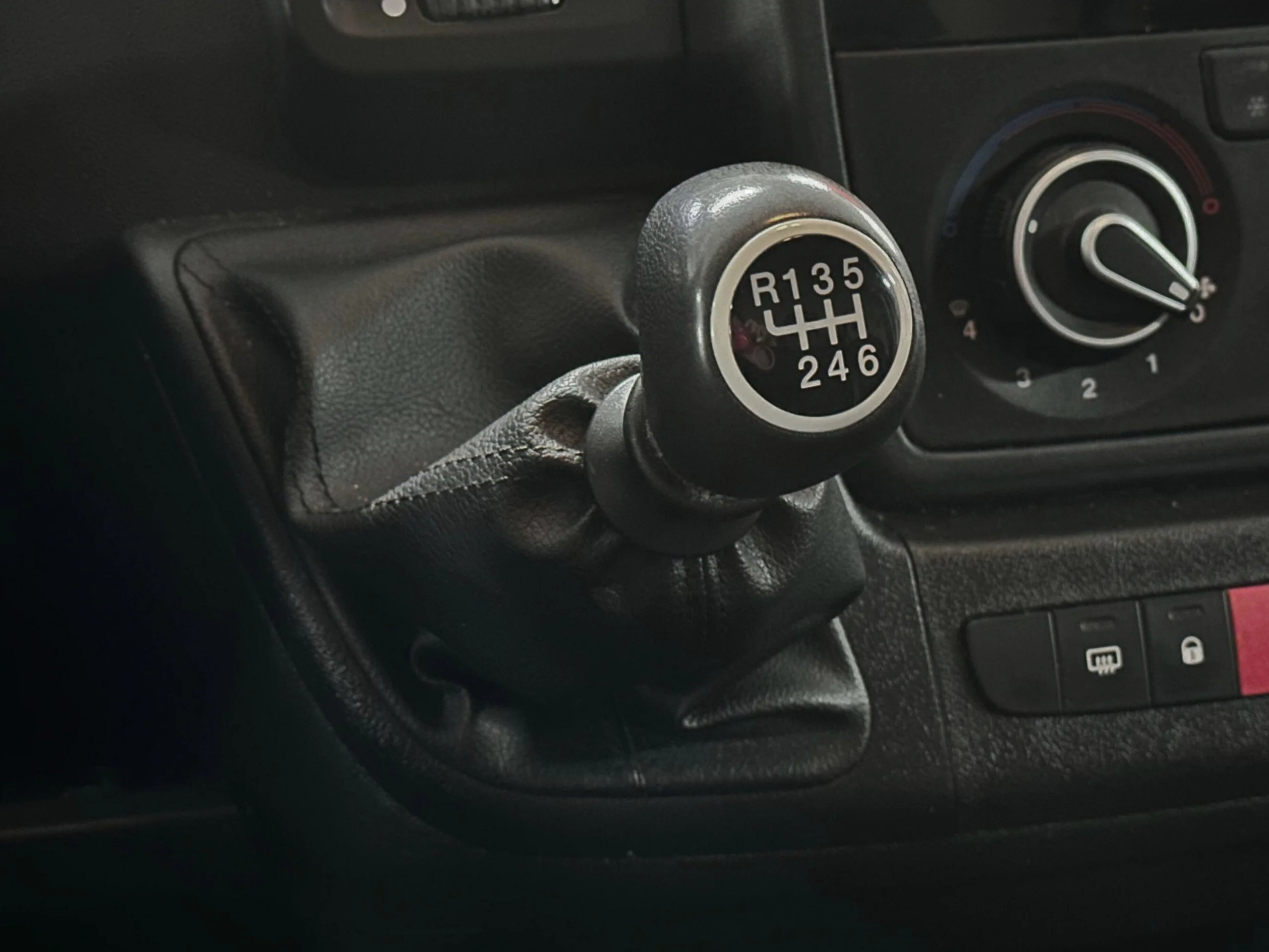 Peugeot Boxer Carrozado L4 Con trampilla 130CV - Foto 12