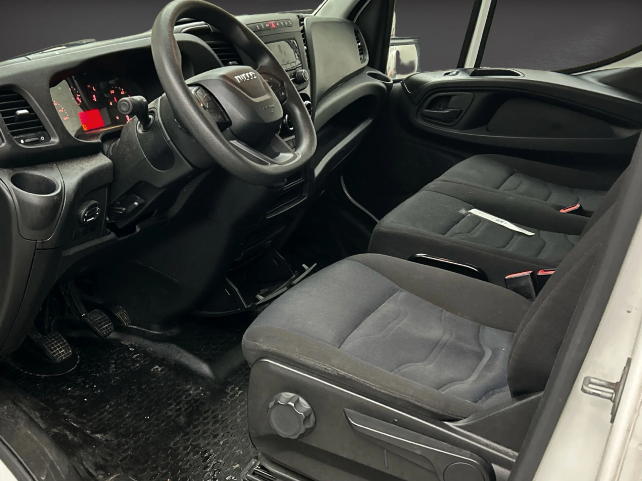 Iveco Daily Carrozado L4 Con Trampilla y Puerta lateral 136CV - Foto 8