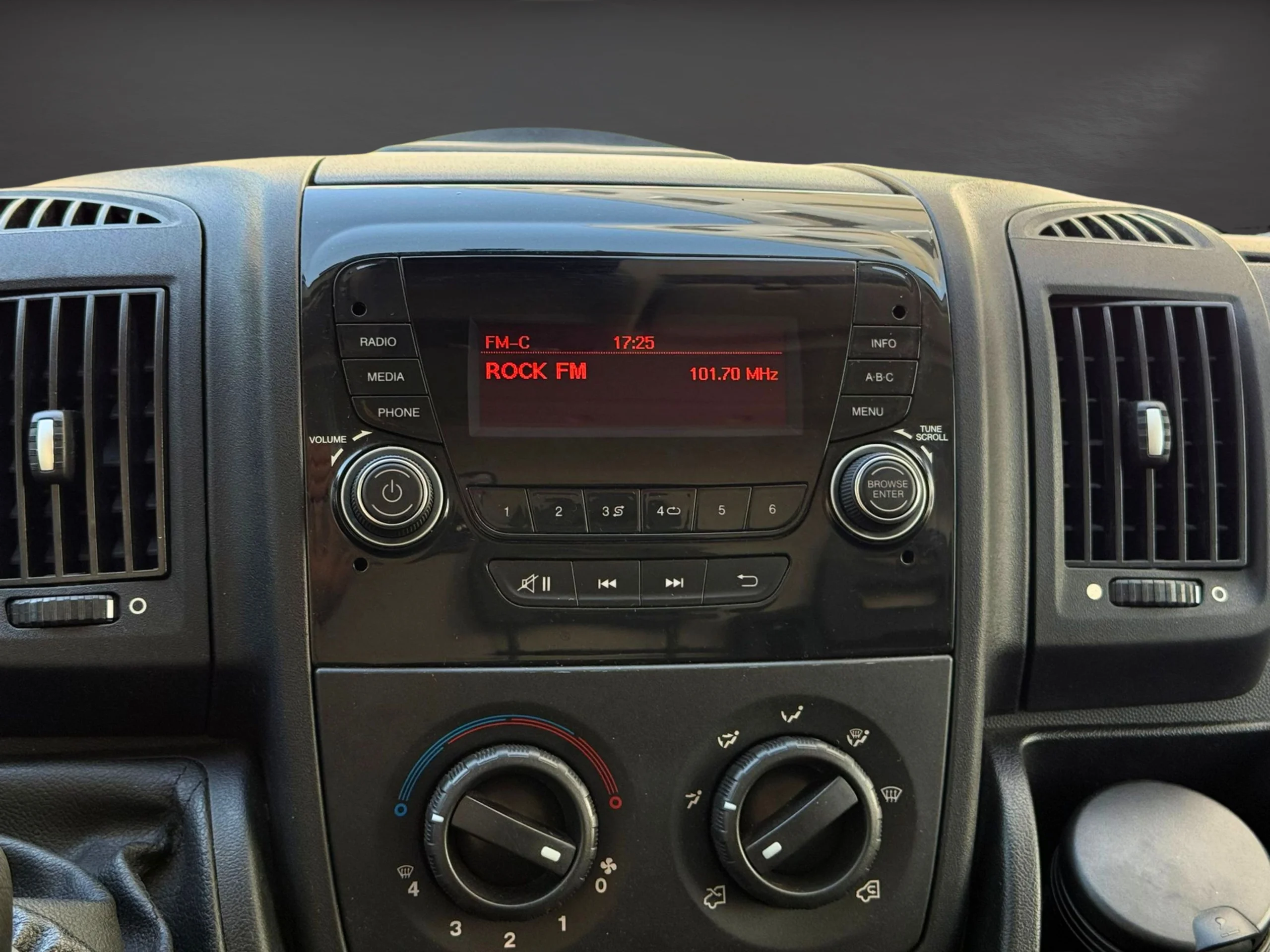 Citroen Jumper L2H2 Con Cesta Elevadora 110 CV - Foto 16