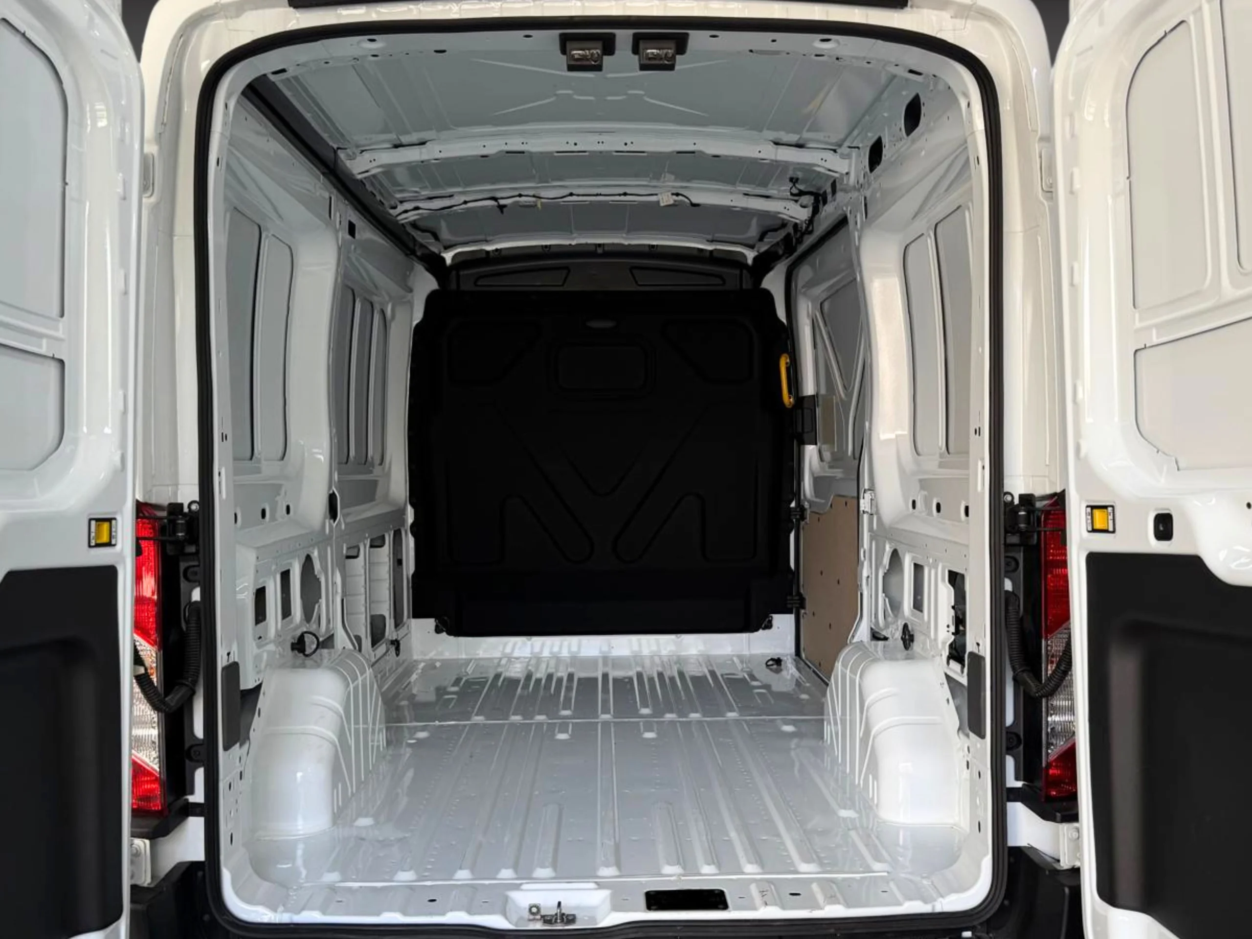 Ford Transit L2H2 130 CV Trend - Foto 9