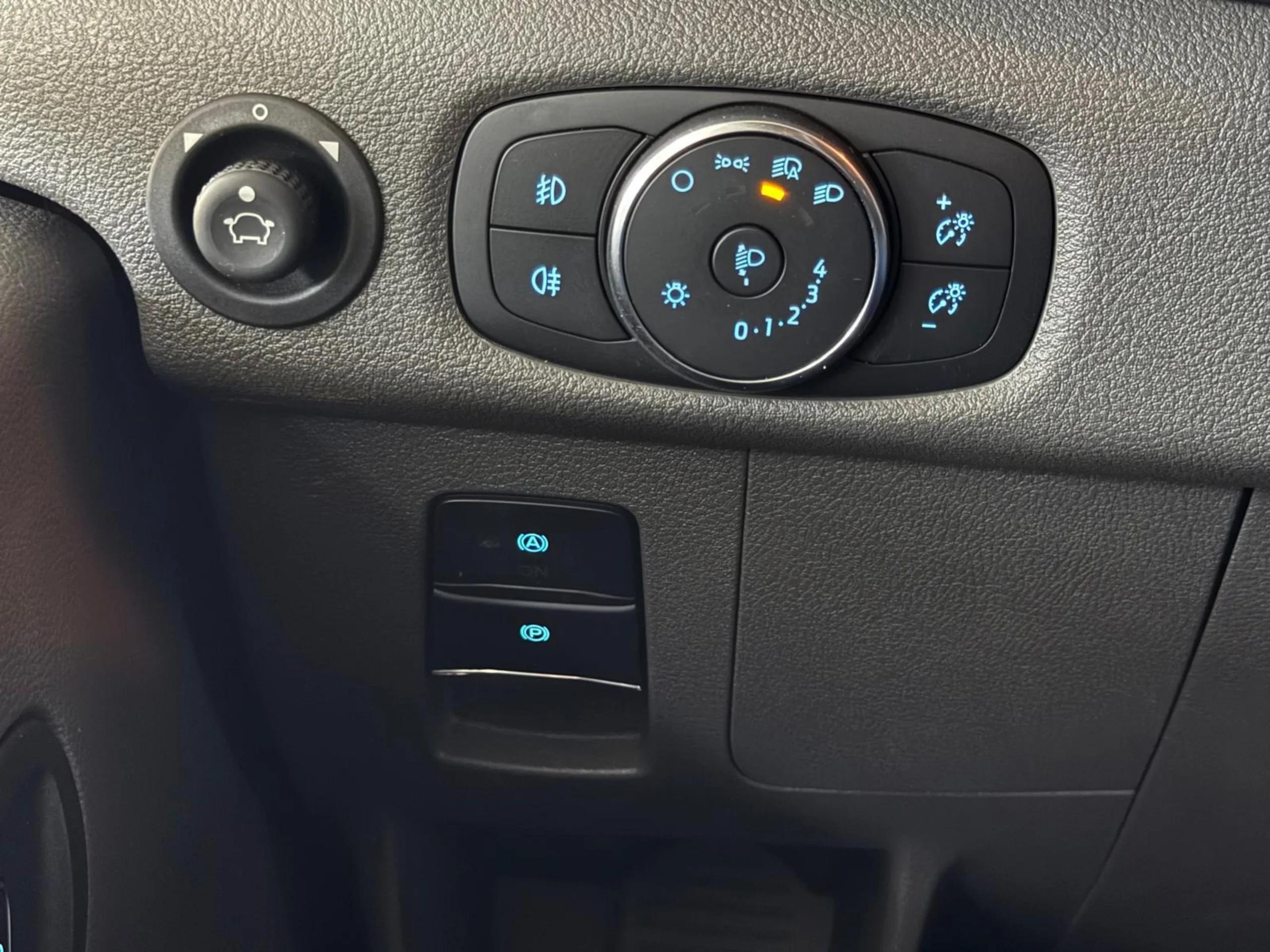 Ford Transit L2H2 130 CV Trend - Foto 18