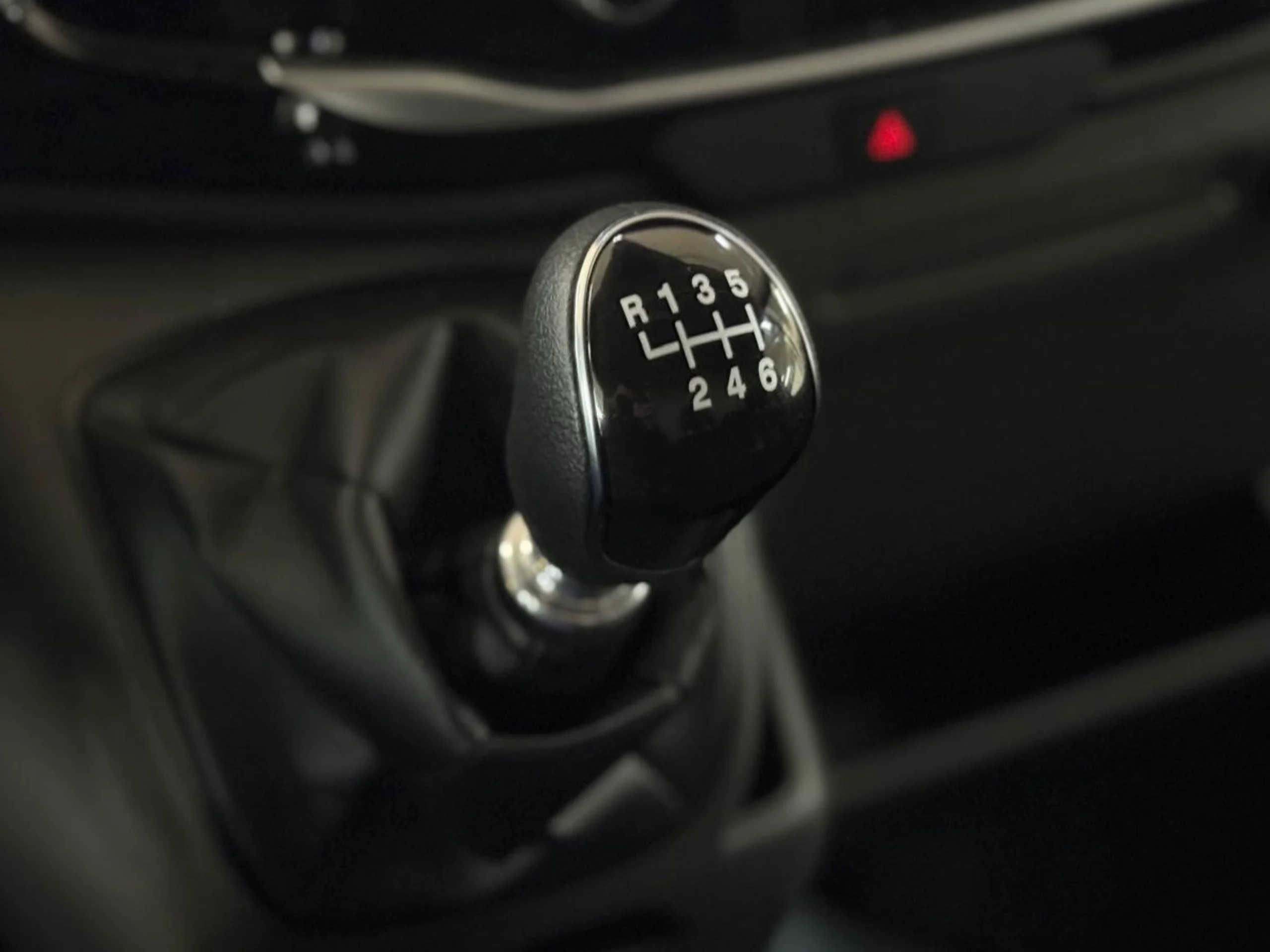 Ford Transit L2H2 130 CV Trend - Foto 26