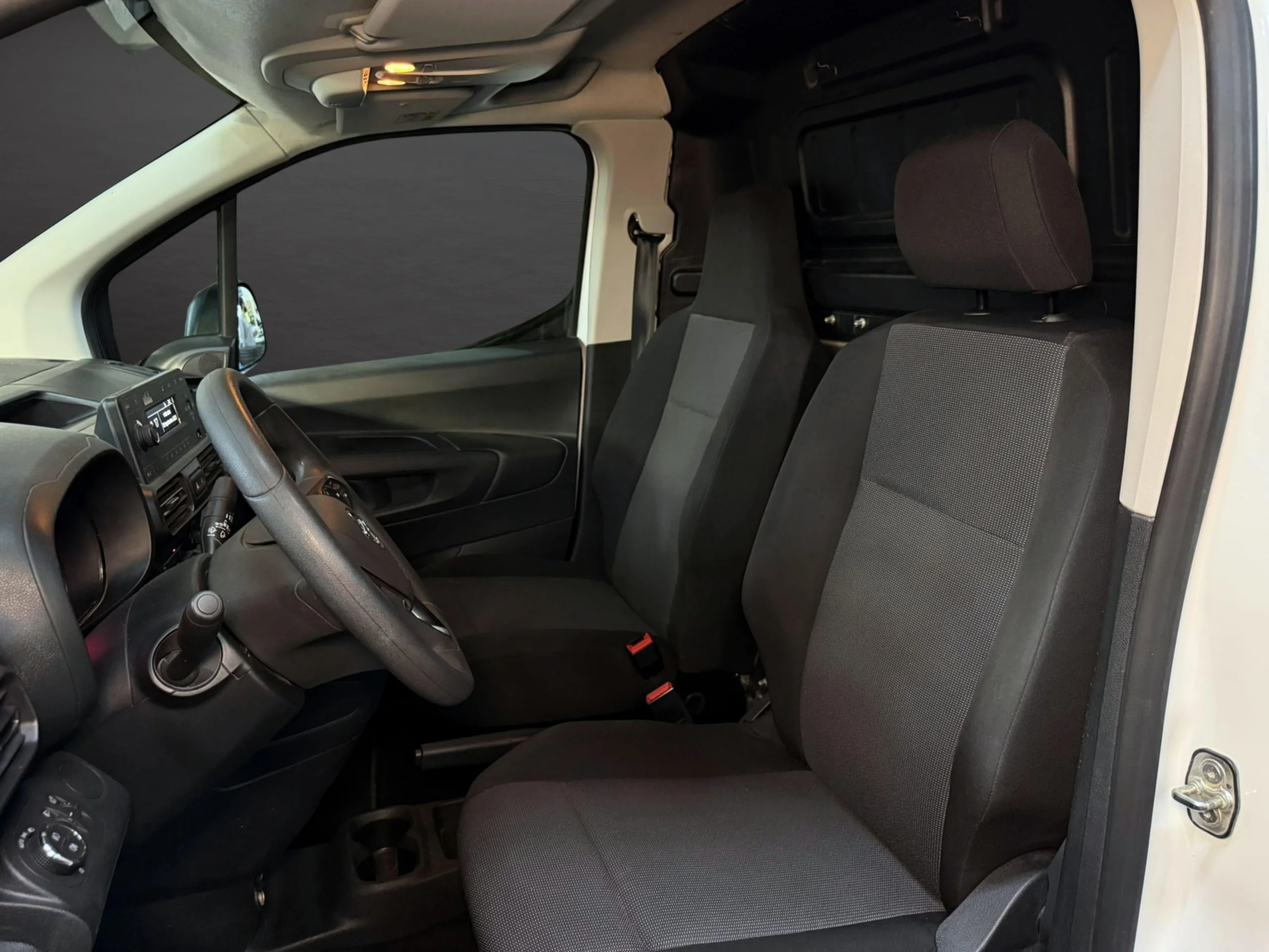 Opel Combo Frigorífica FRCX -20°C – Ocasión con Frío Oculto e Isotermo a Estrenar ¡DESDE 379 € al mes sin entrada! - Foto 12