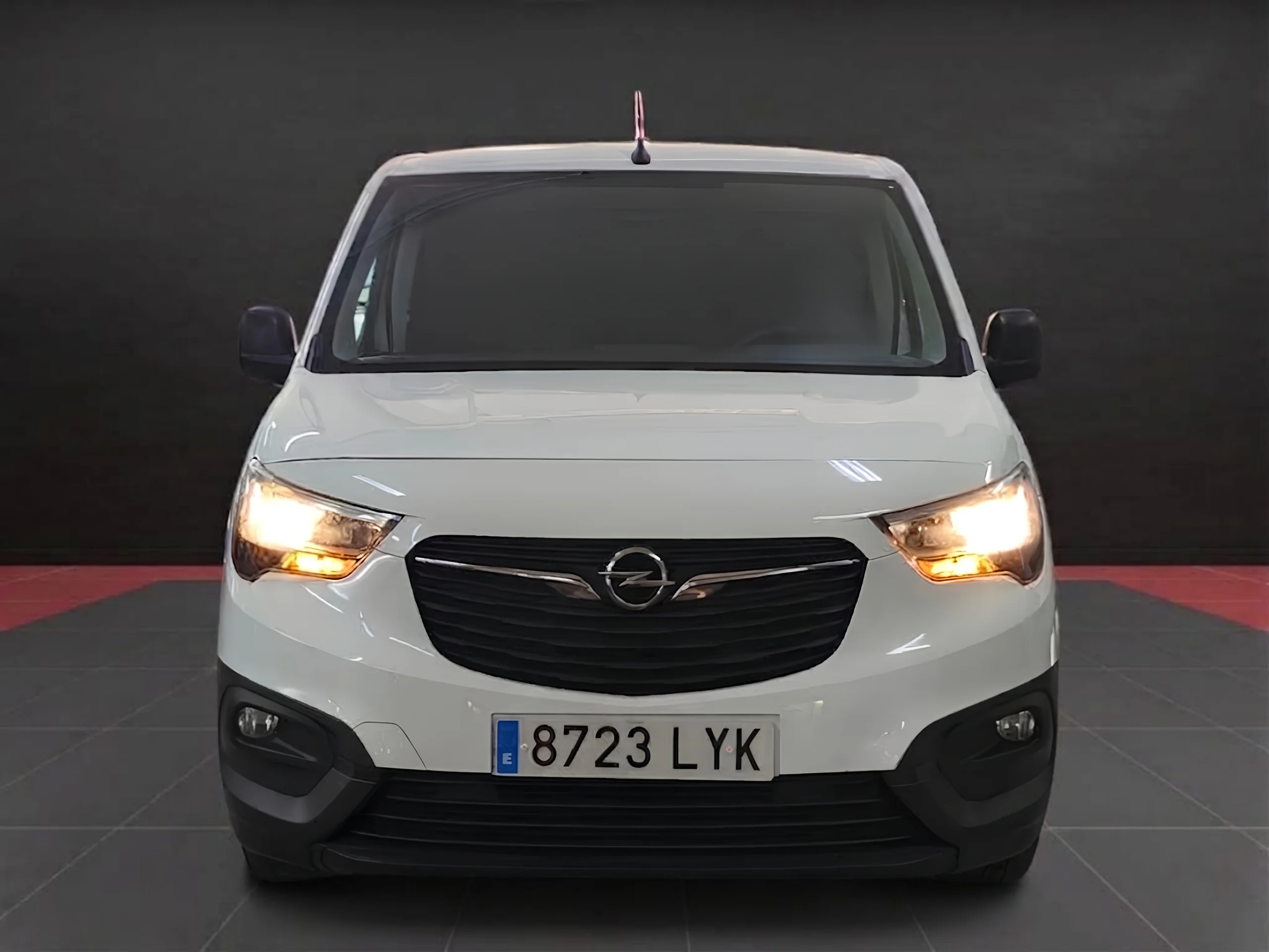 Opel Combo Frigorífica FRCX -20°C – Ocasión con Frío Oculto e Isotermo a Estrenar ¡DESDE 379 € al mes sin entrada! - Foto 3