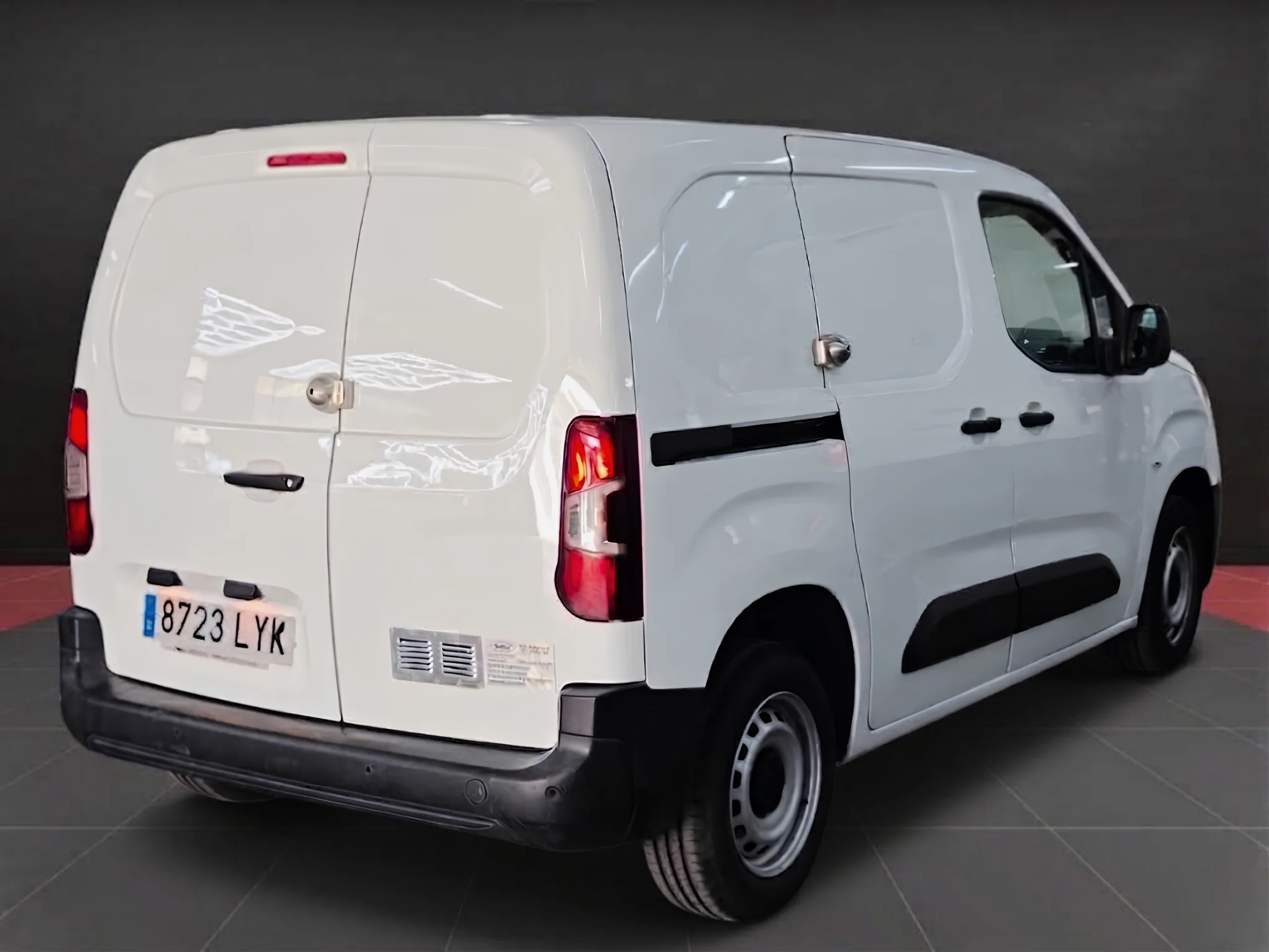 Opel Combo Frigorífica FRCX -20°C – Ocasión con Frío Oculto e Isotermo a Estrenar ¡DESDE 379 € al mes sin entrada! - Foto 5