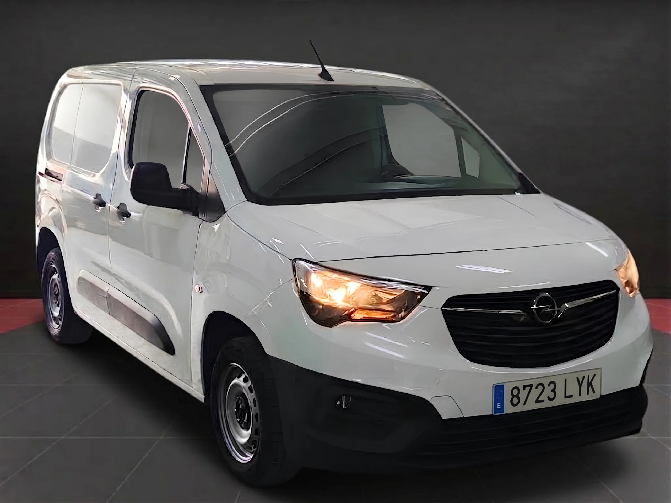 Opel Combo Frigorífica FRCX -20°C – Ocasión con Frío Oculto e Isotermo a Estrenar ¡DESDE 379 € al mes sin entrada! - Foto 4