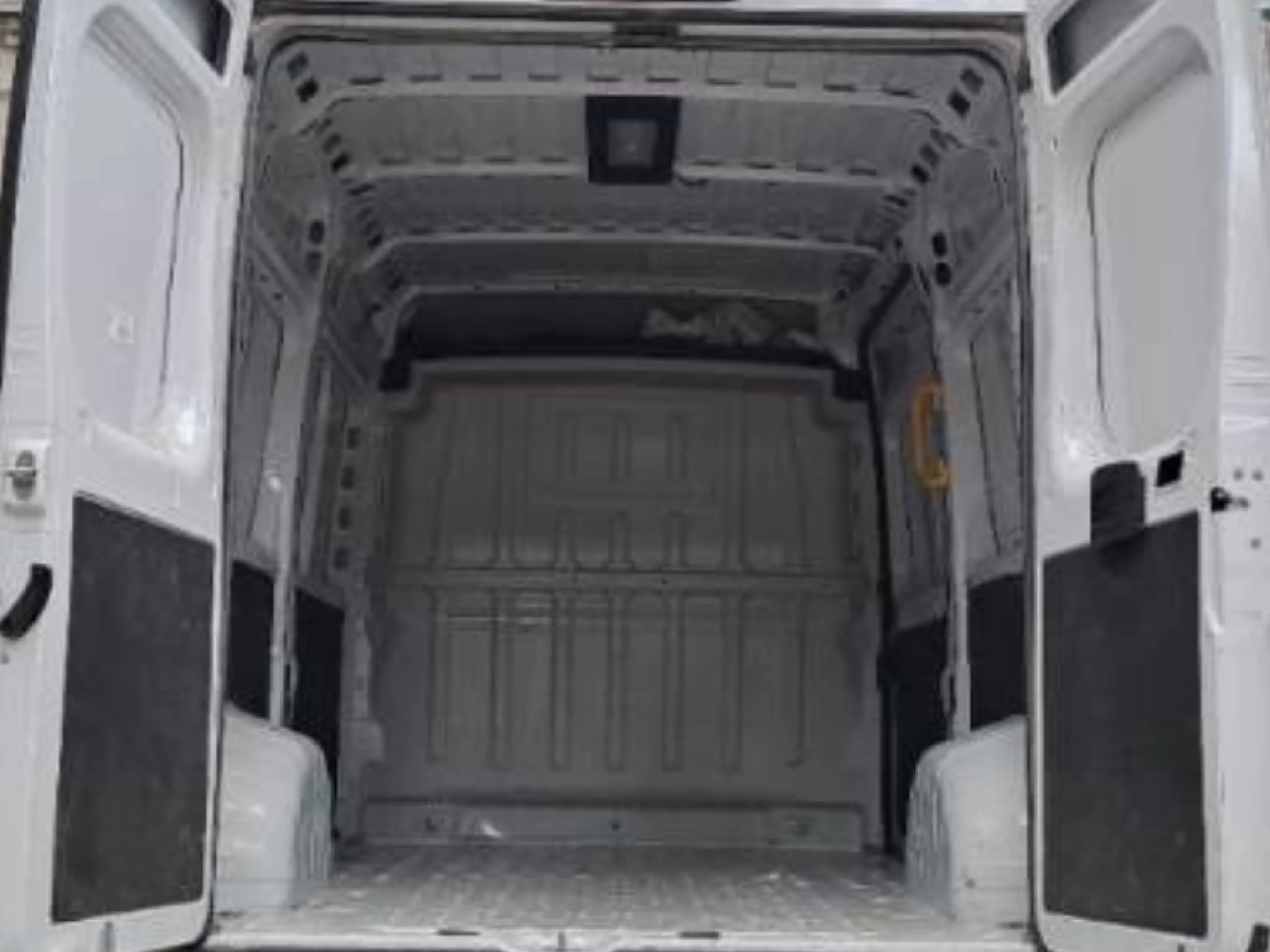 Peugeot Boxer Furgón L2H2 2.2 BlueHDi (2024) | Eficiencia y Espacio | Desde 400 € al mes - Foto 8