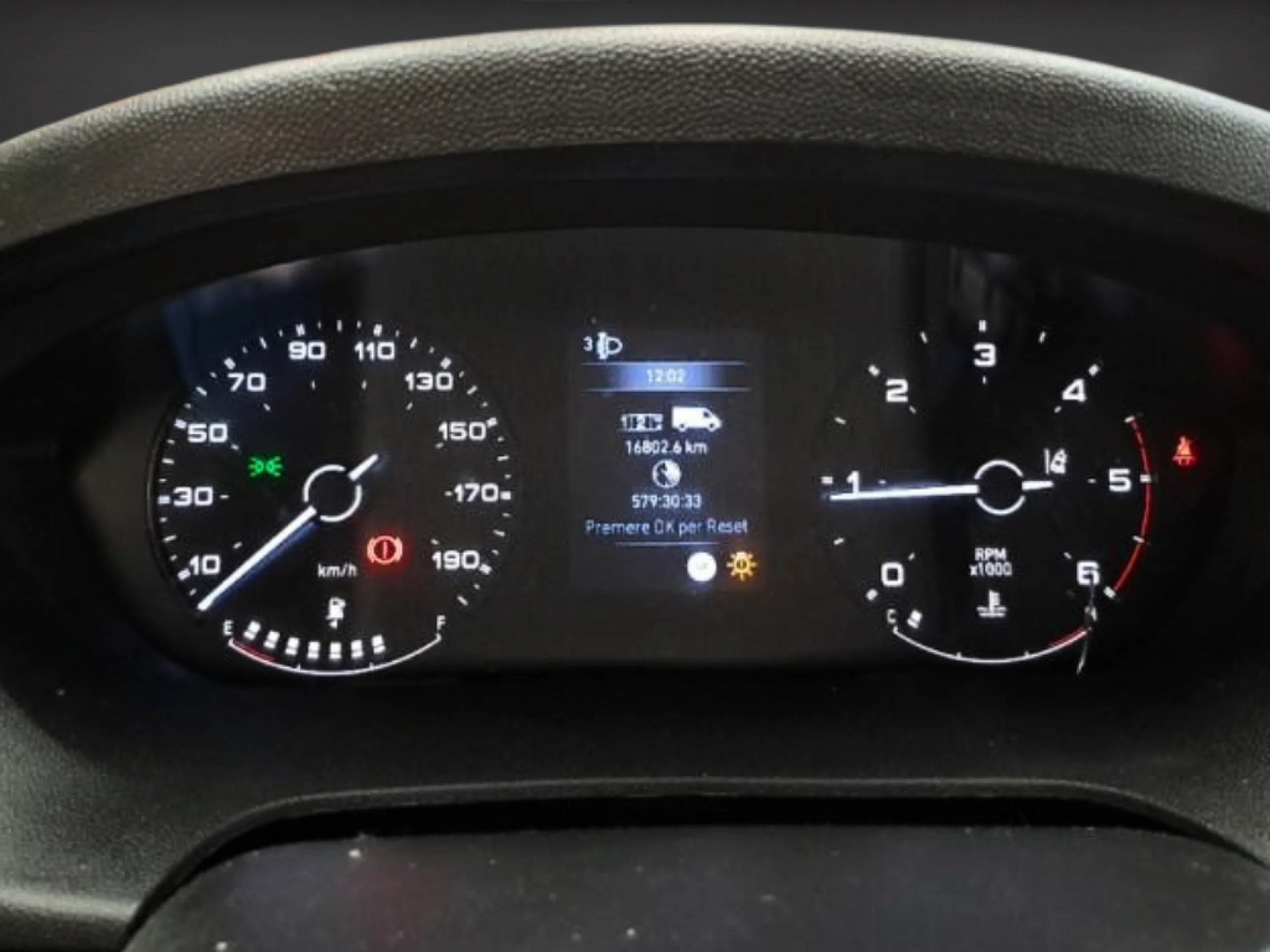 Peugeot Boxer Furgón L2H2 2.2 BlueHDi (2024) | Eficiencia y Espacio | Desde 400 € al mes - Foto 12