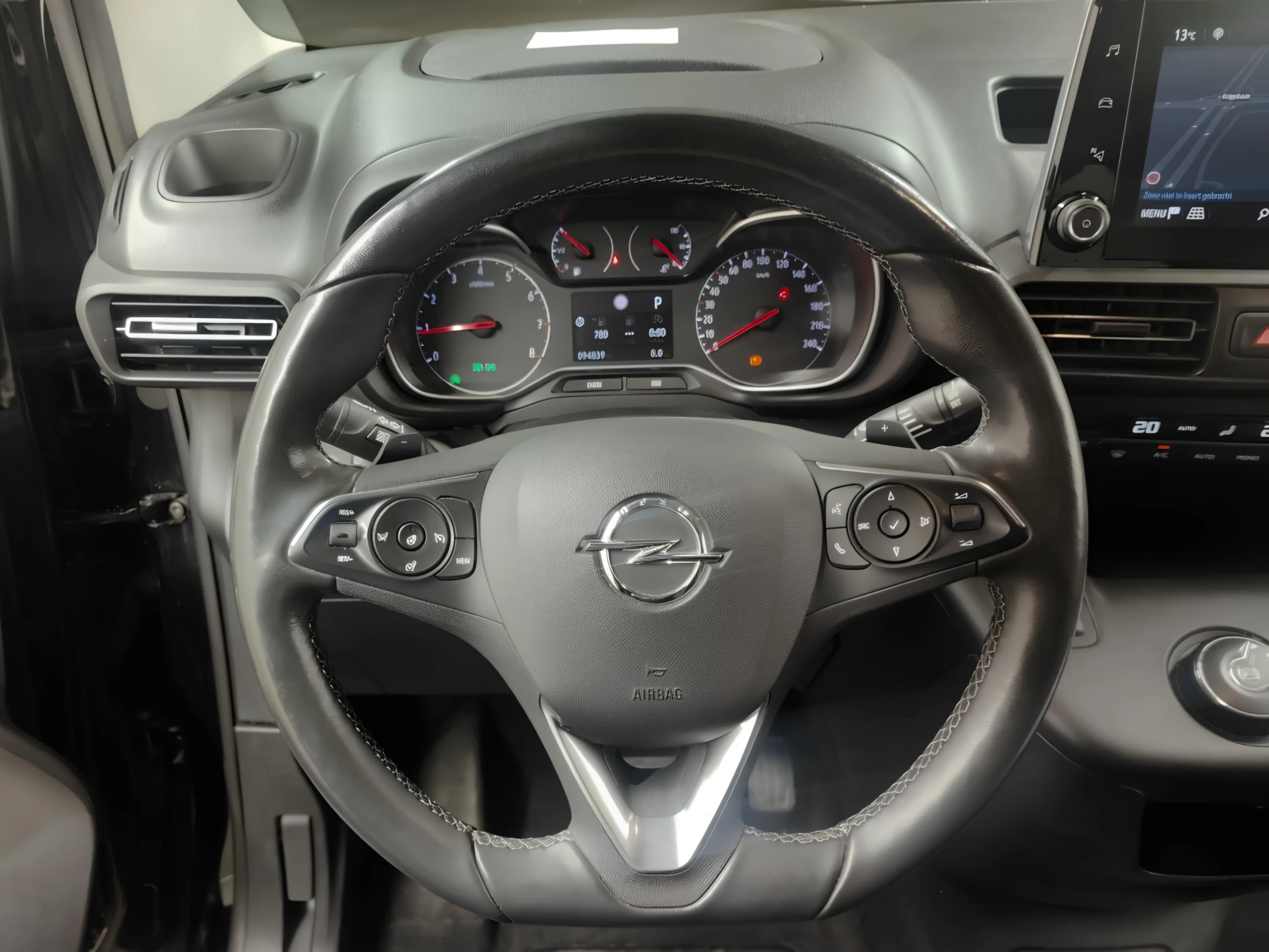 Opel Combo Life Combi Elegance 130CV Automática (2023) – 5 Plazas Doble Puerta Lateral - Foto 10
