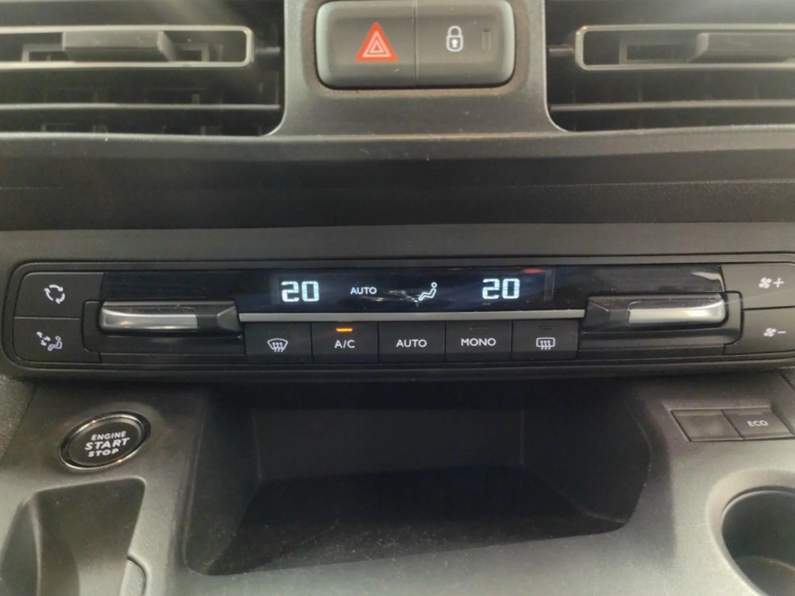 Opel Combo Life Combi Elegance 130CV Automática (2023) – 5 Plazas Doble Puerta Lateral - Foto 14