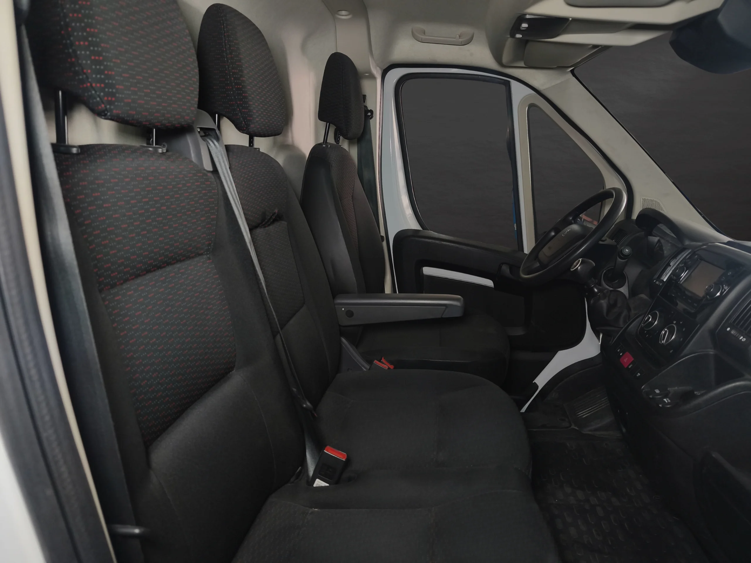 Peugeot Boxer L2H2 BlueHDi | Capacidad y Potencia | DESDE 342 €/mes - Foto 9