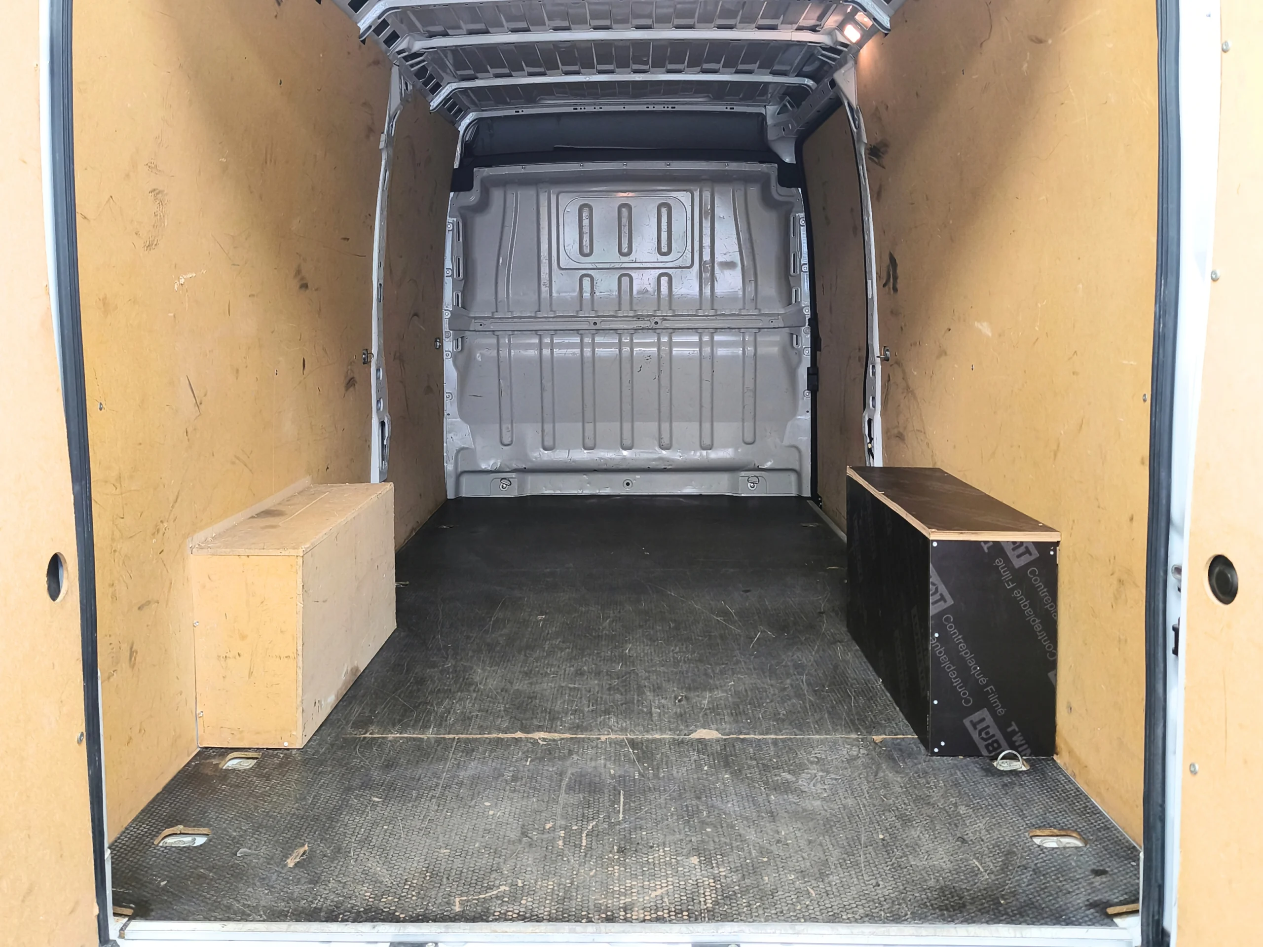 Peugeot Boxer L4H2 Asphalt 140CV  – Vehículo Industrial de Ocasión ¡Desde 395 €/mes! - Foto 9