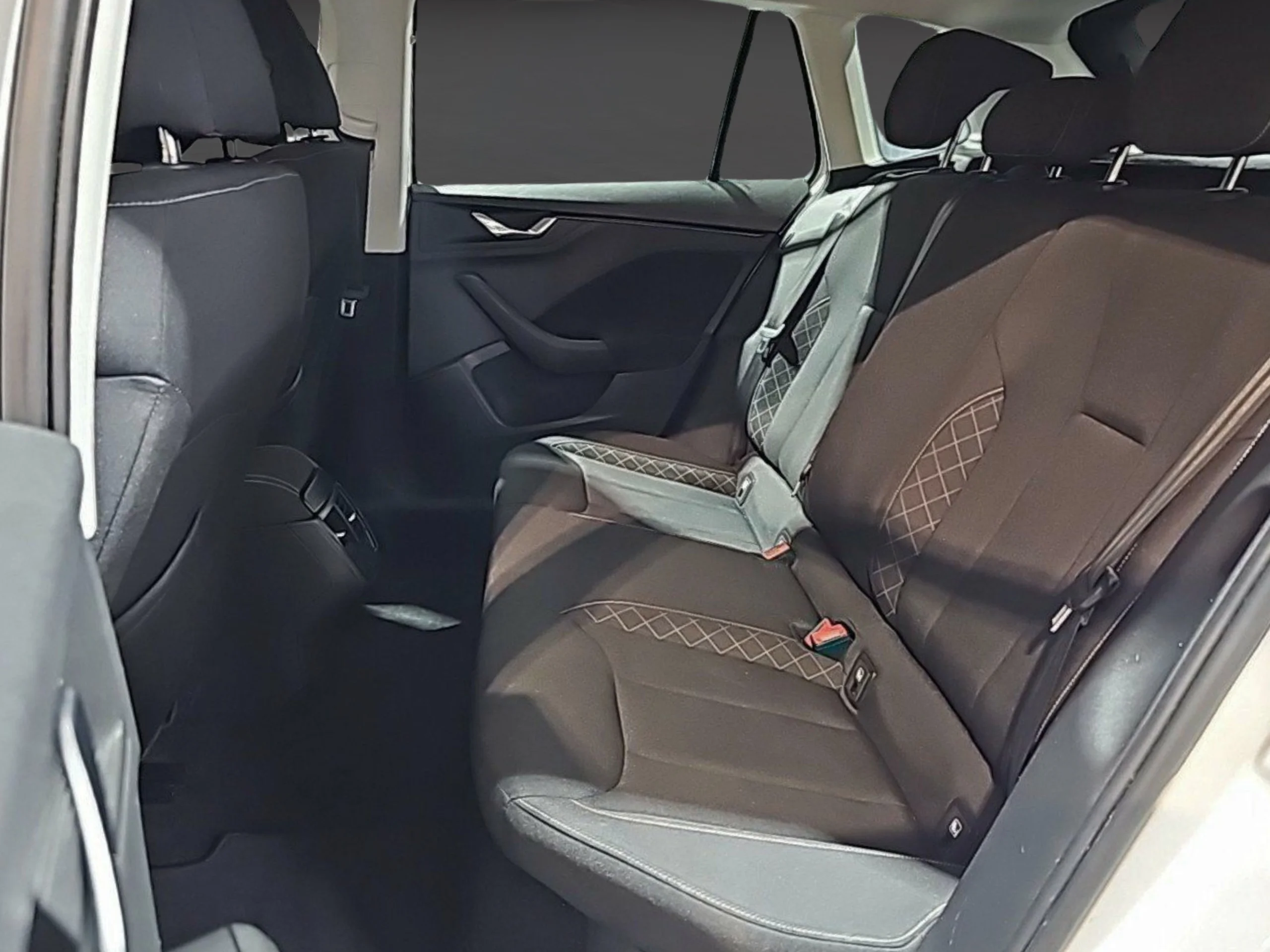 Skoda Kamiq 1.0 TSI 81kW (110CV) DSG Ambition - Foto 13