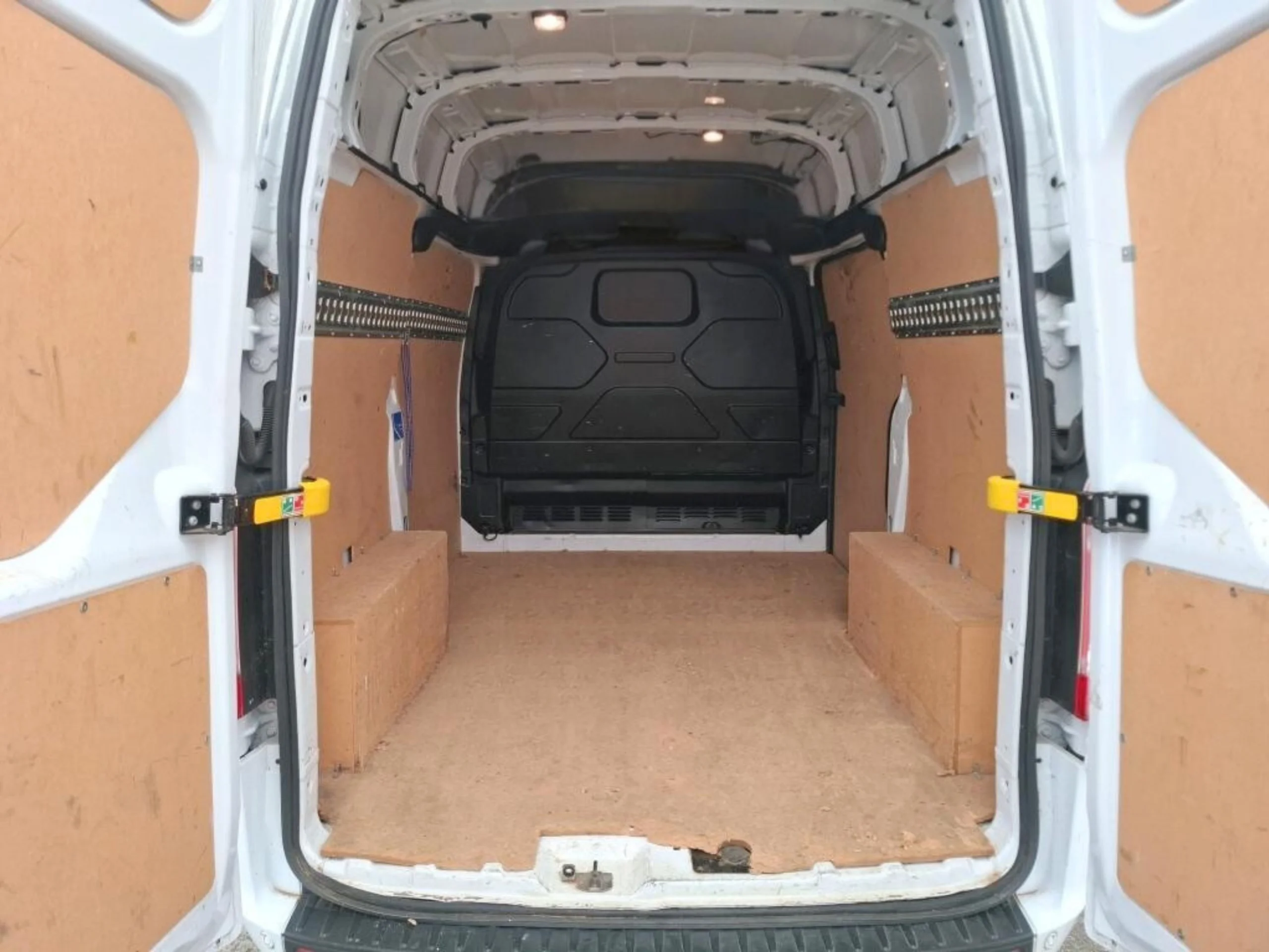 Ford Transit Custom L1H2 TREND BUSINESS - Foto 6