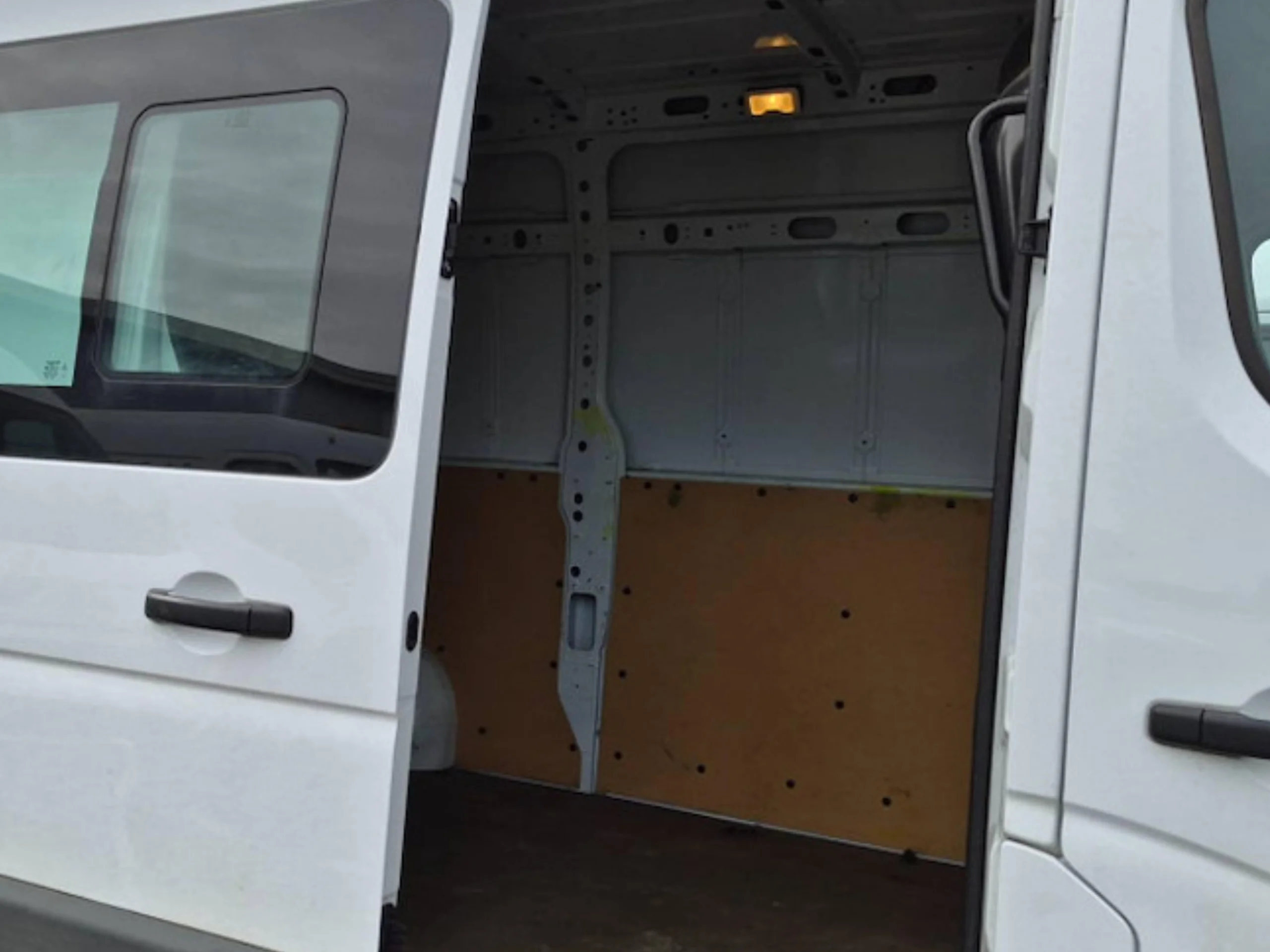 Renault Master Furgón L2H2 (2023) 2.3 135CV – Puerta Lateral Acristalada ¡Desde 380 € al mes! - Foto 7