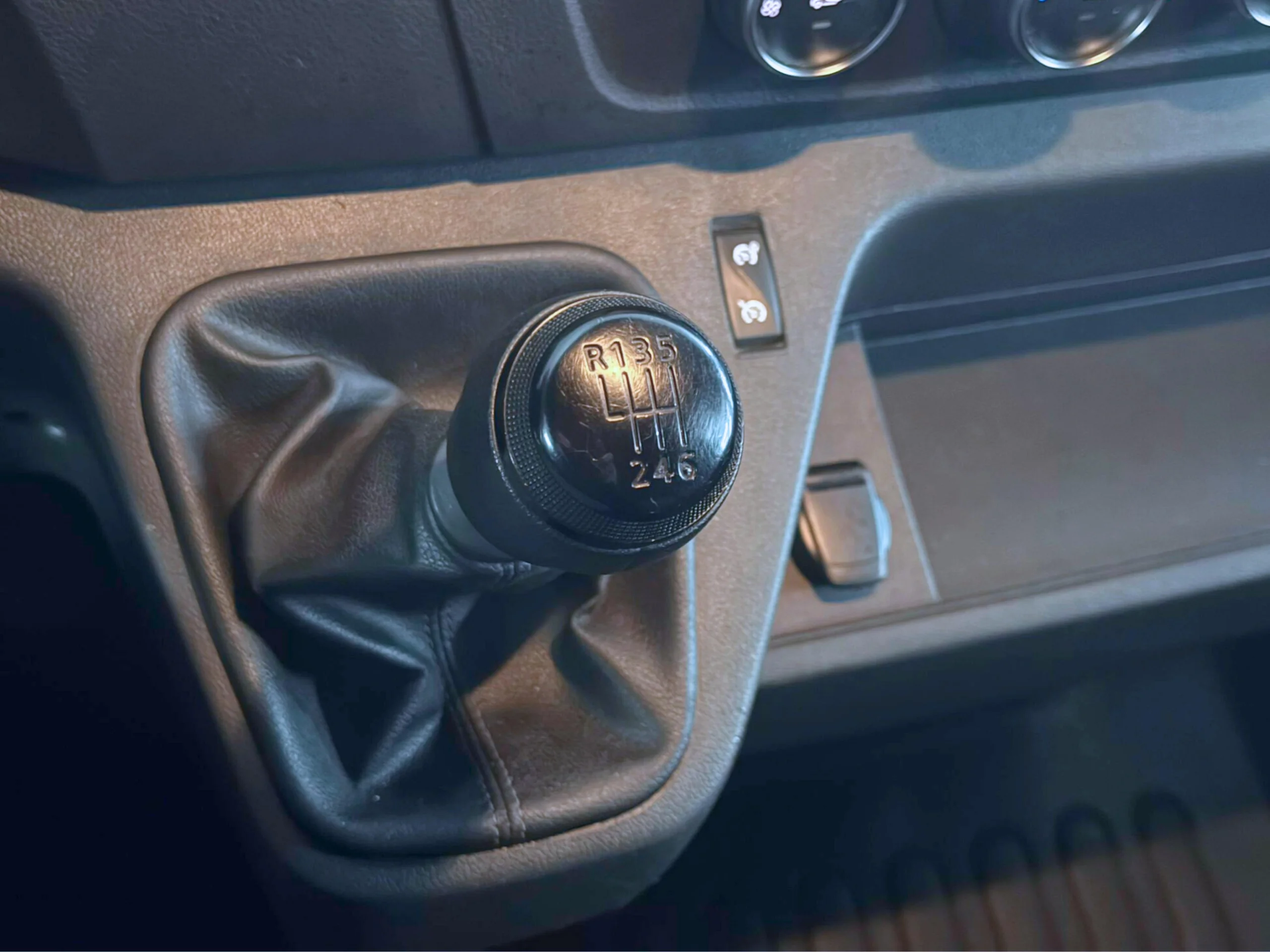 Renault Master Furgón L2H2 (2023) 2.3 135CV – Puerta Lateral Acristalada ¡Desde 380 € al mes! - Foto 11